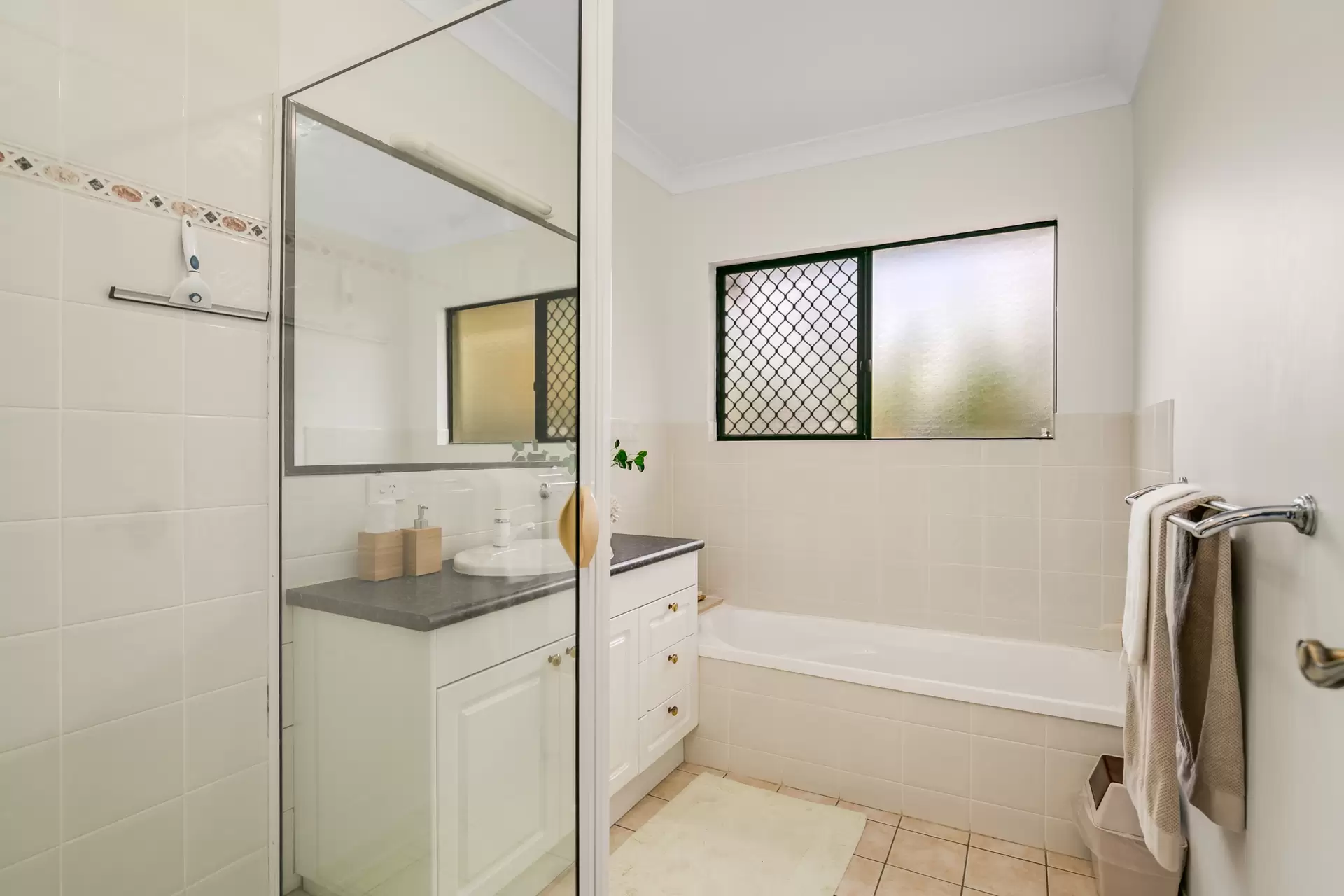 23 Paranka Drive North, Cleveland Sold by Queensland Sotheby's International Realty - image 1