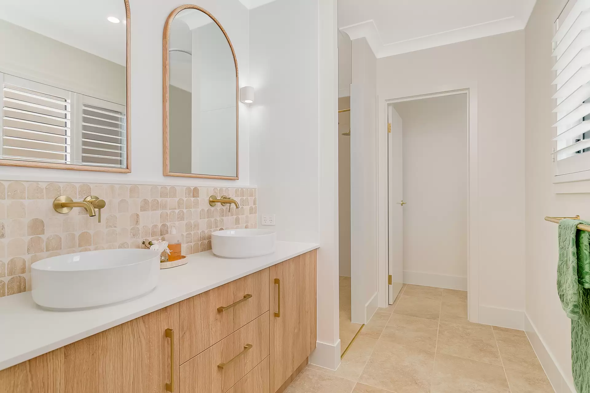 10A Topatig Street, Cleveland Sold by Queensland Sotheby's International Realty - image 1