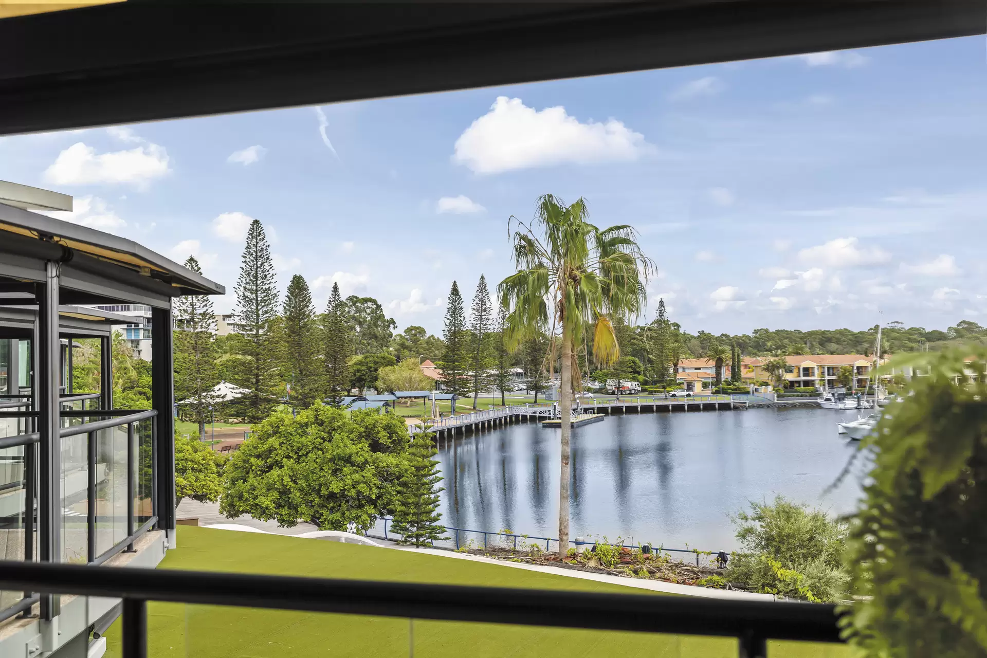 23/2-10 Masthead Drive, Cleveland Sold by Queensland Sotheby's International Realty - image 1