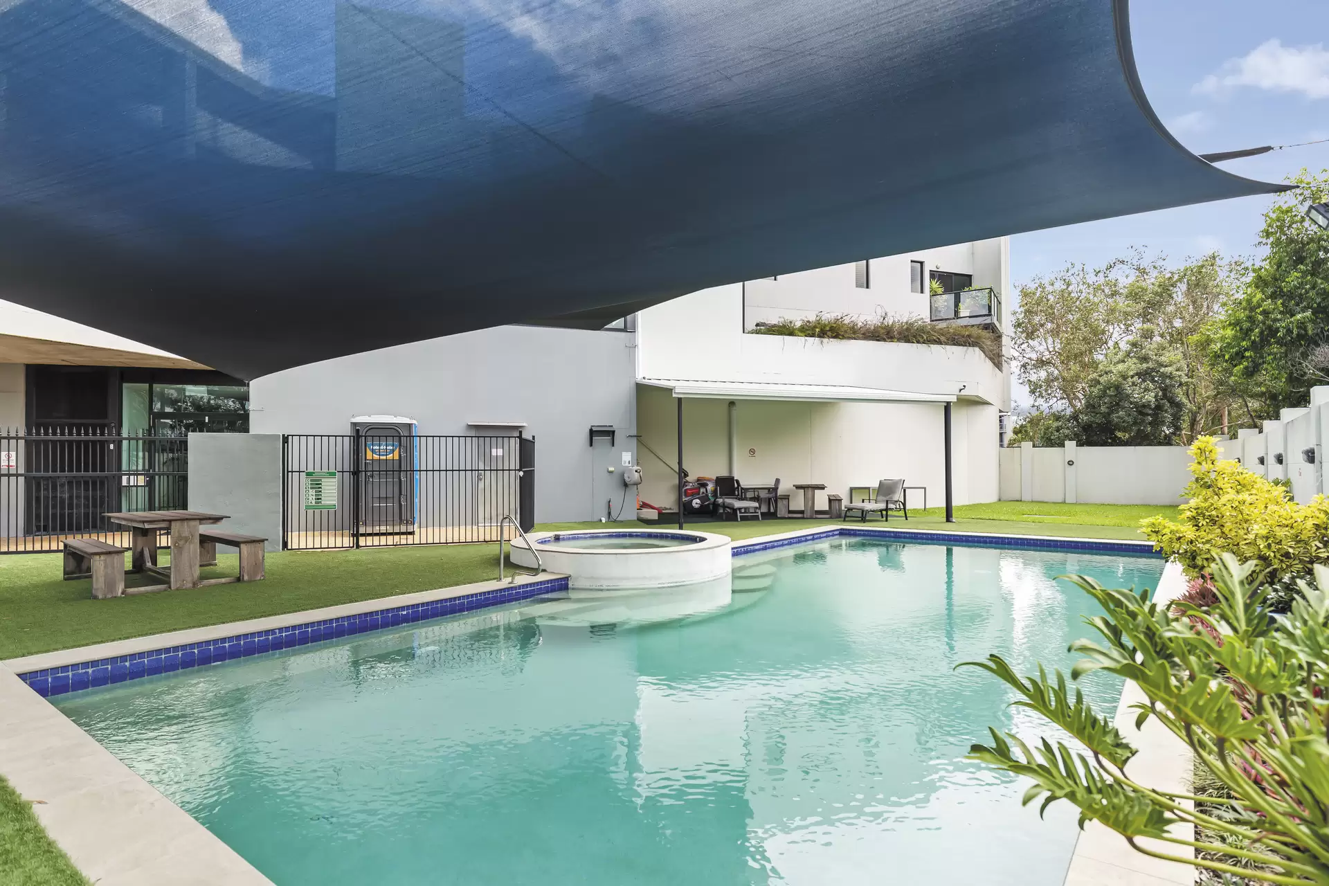 23/2-10 Masthead Drive, Cleveland Sold by Queensland Sotheby's International Realty - image 1