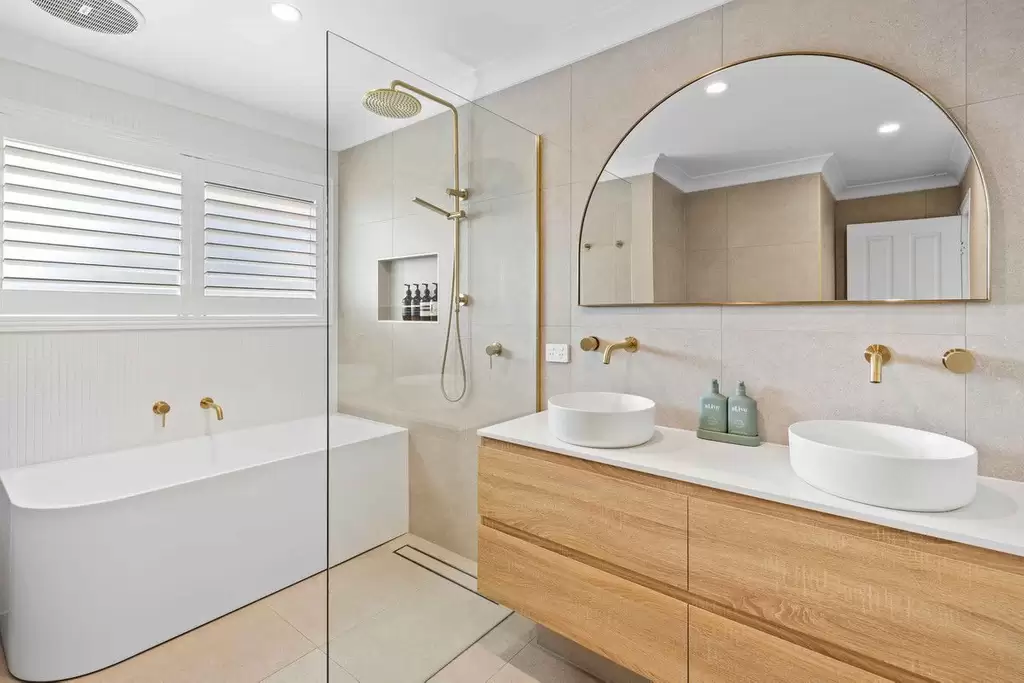 24/2 Cassowary Drive, Burleigh Waters Sold by Queensland Sotheby's International Realty