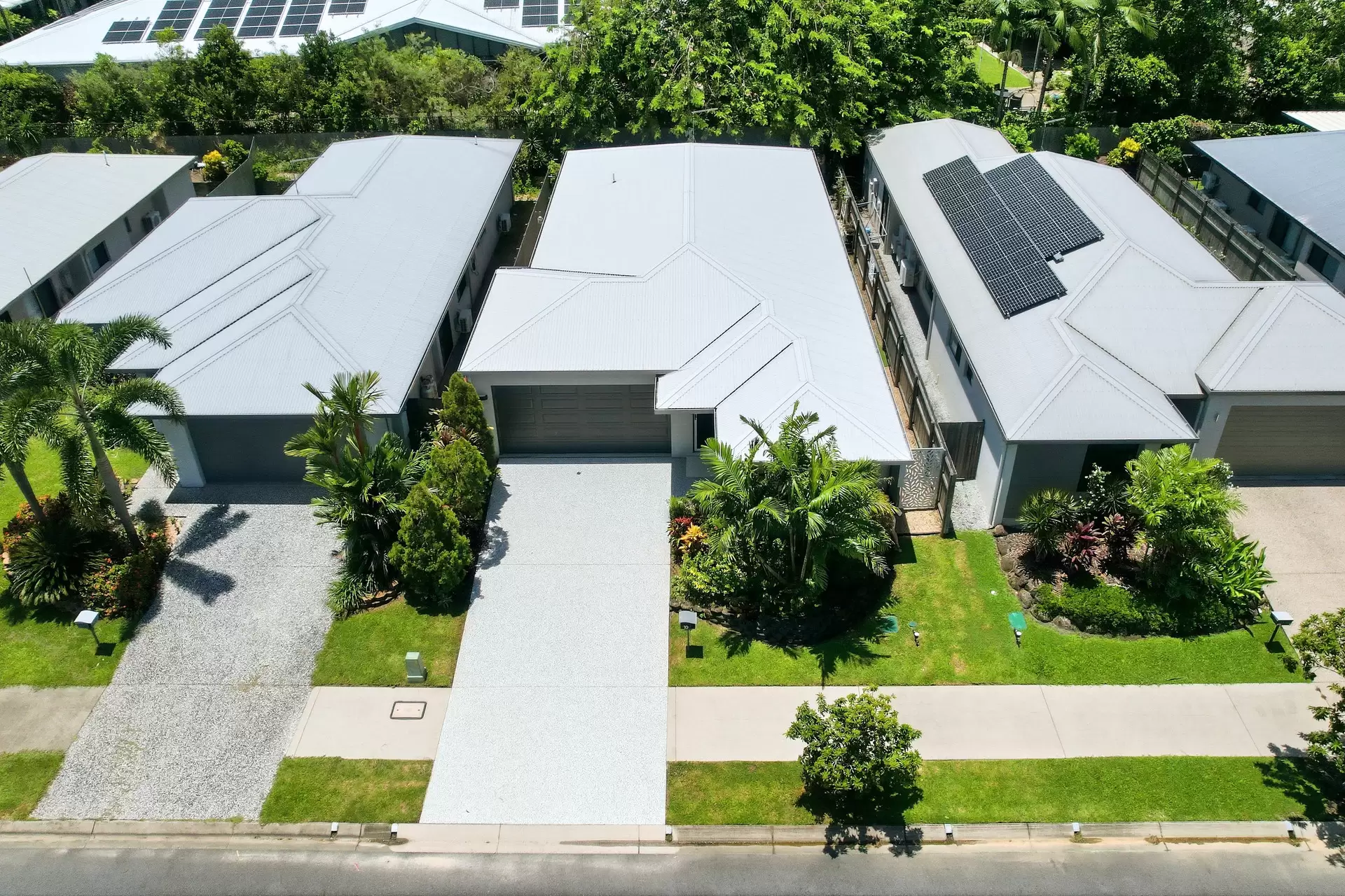 10 Seaford Entrance, Kewarra Beach Sold by Queensland Sotheby's International Realty - image 1