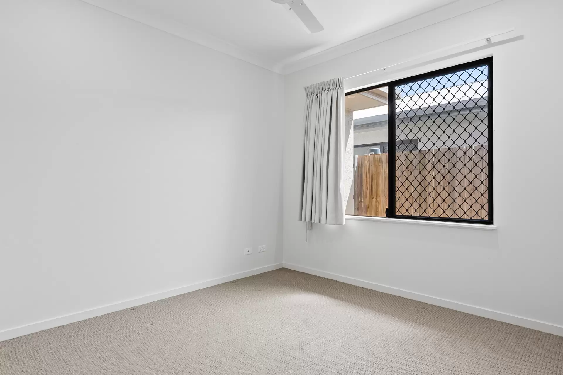 10 Seaford Entrance, Kewarra Beach Sold by  - image 1