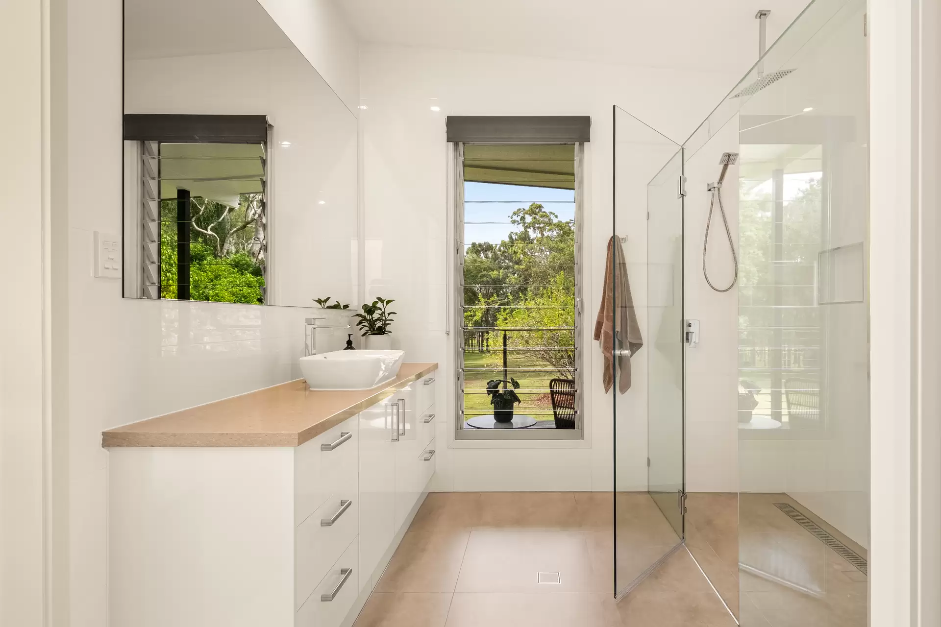 488 Grassdale Road, Gumdale Sold by Queensland Sotheby's International Realty - image 1