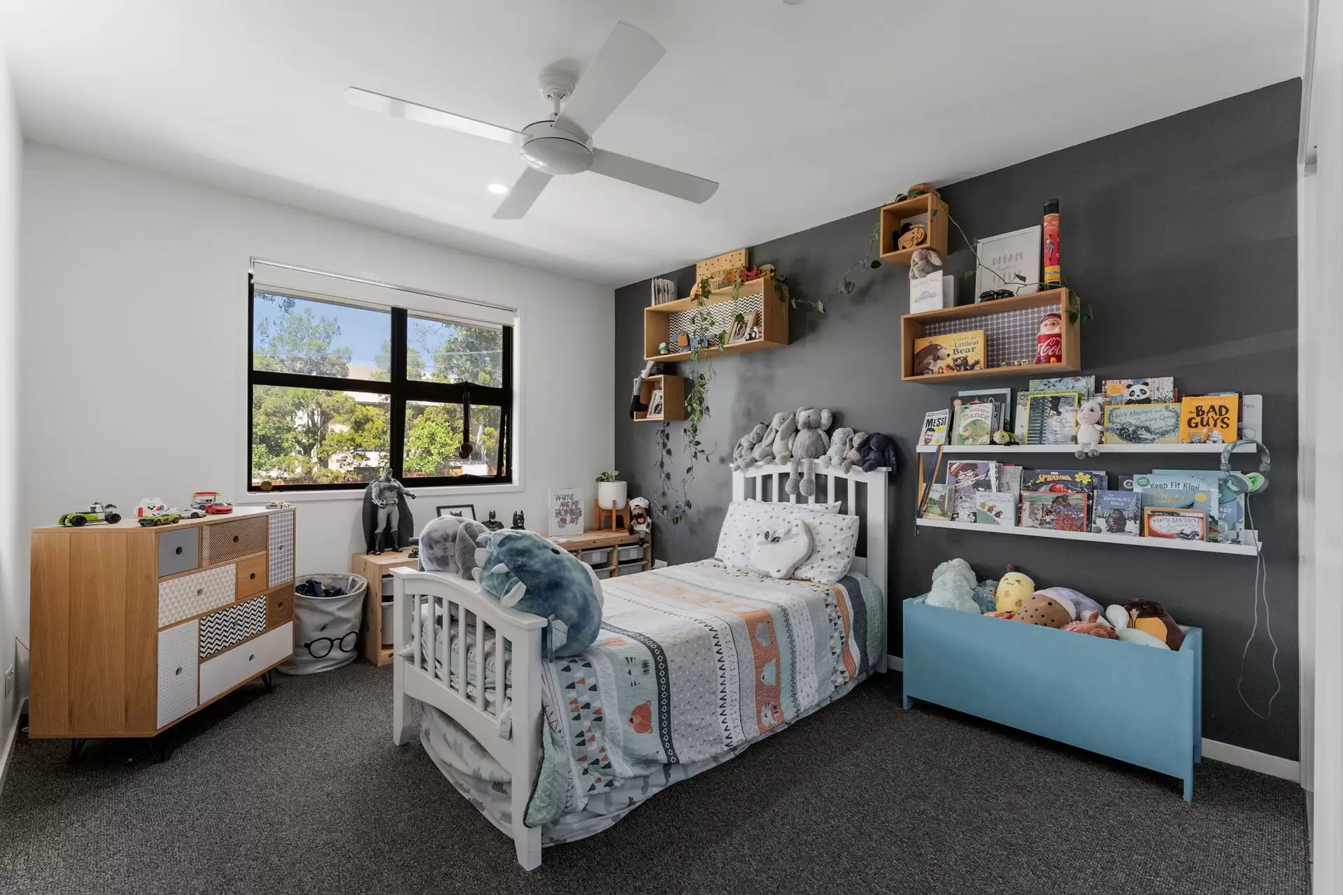 1/6 Egerton Street, Southport Sold by Queensland Sotheby's International Realty - image 1