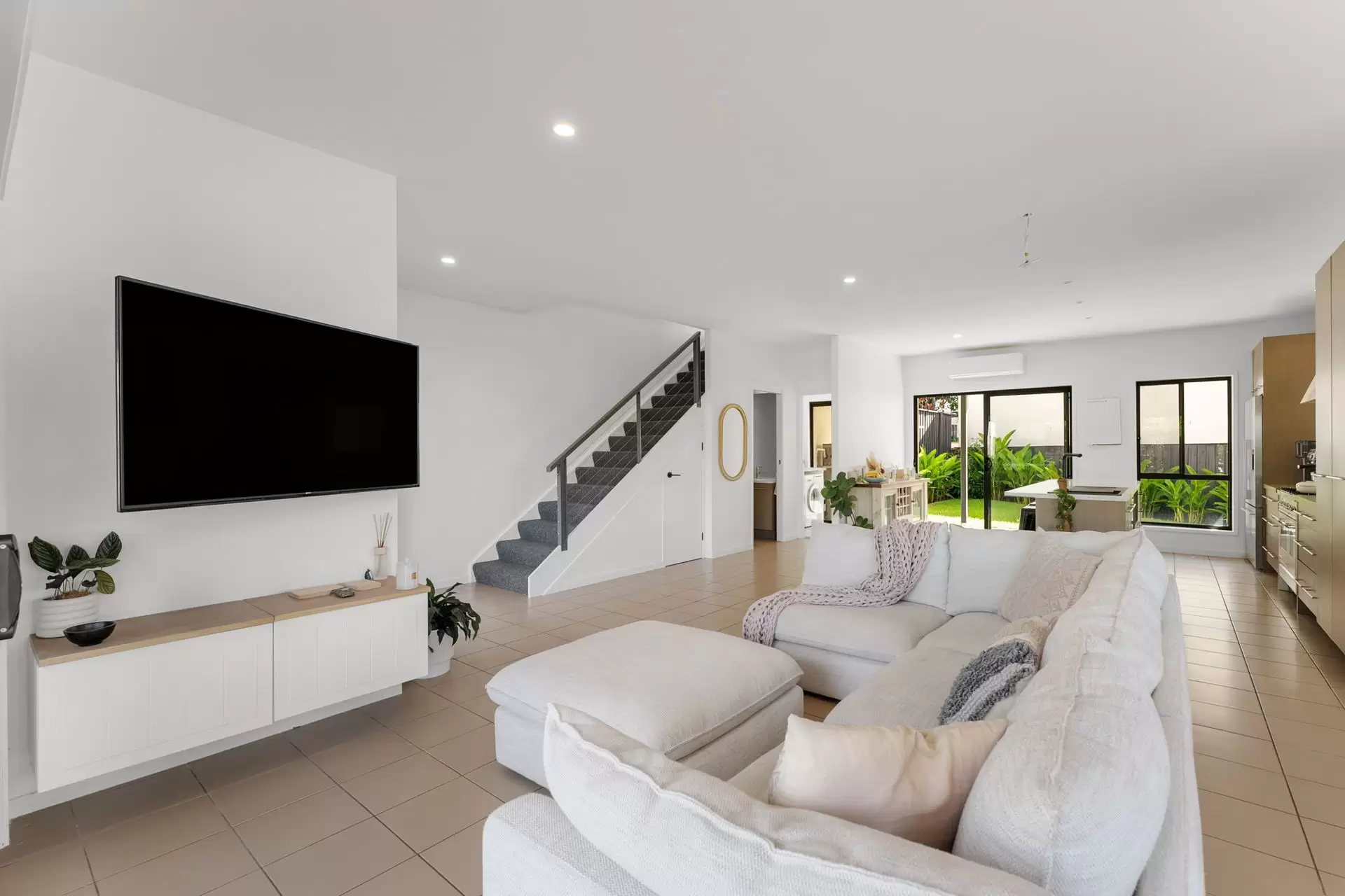 1/6 Egerton Street, Southport Sold by Queensland Sotheby's International Realty - image 1