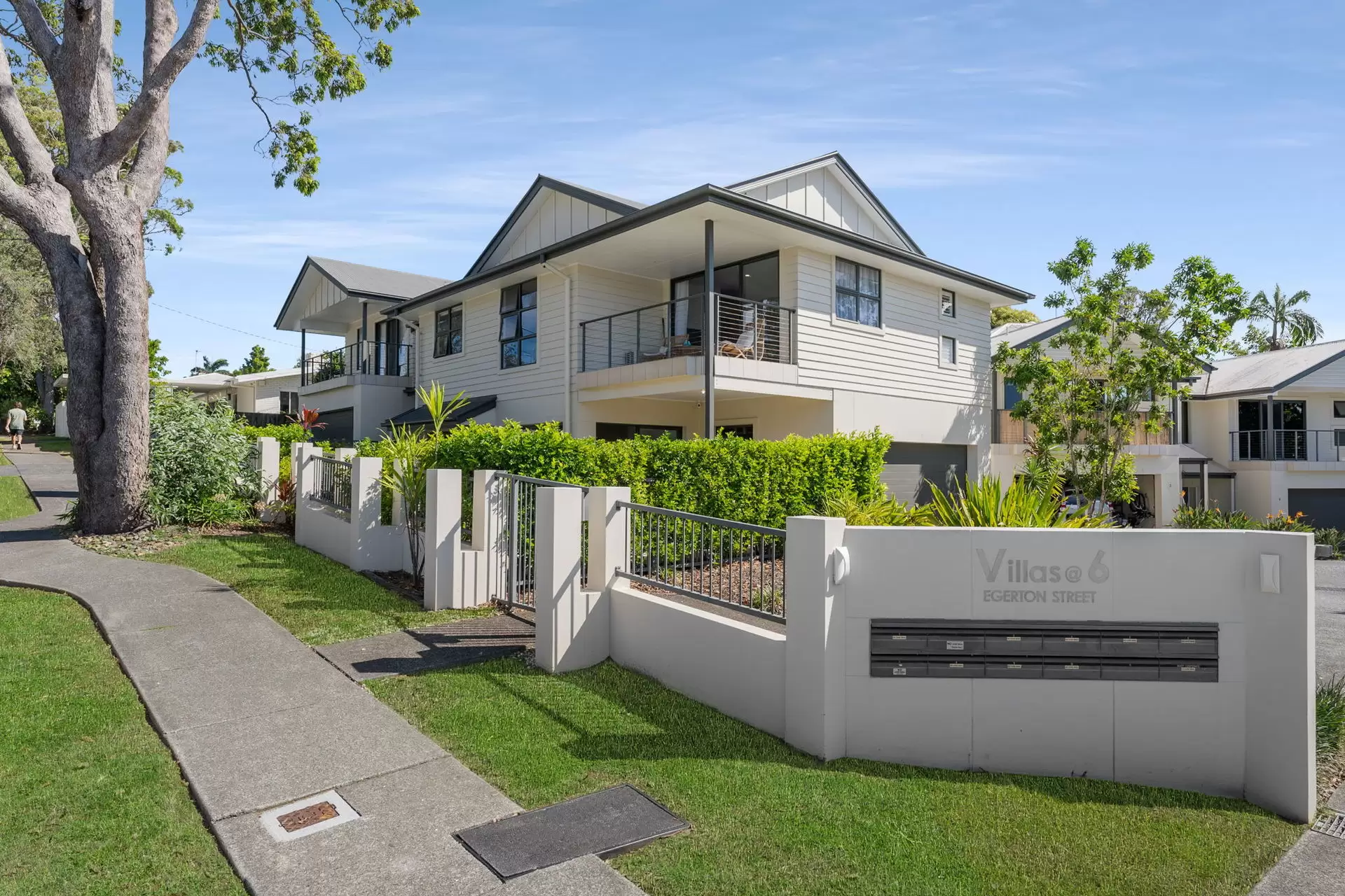 1/6 Egerton Street, Southport Sold by Queensland Sotheby's International Realty - image 1