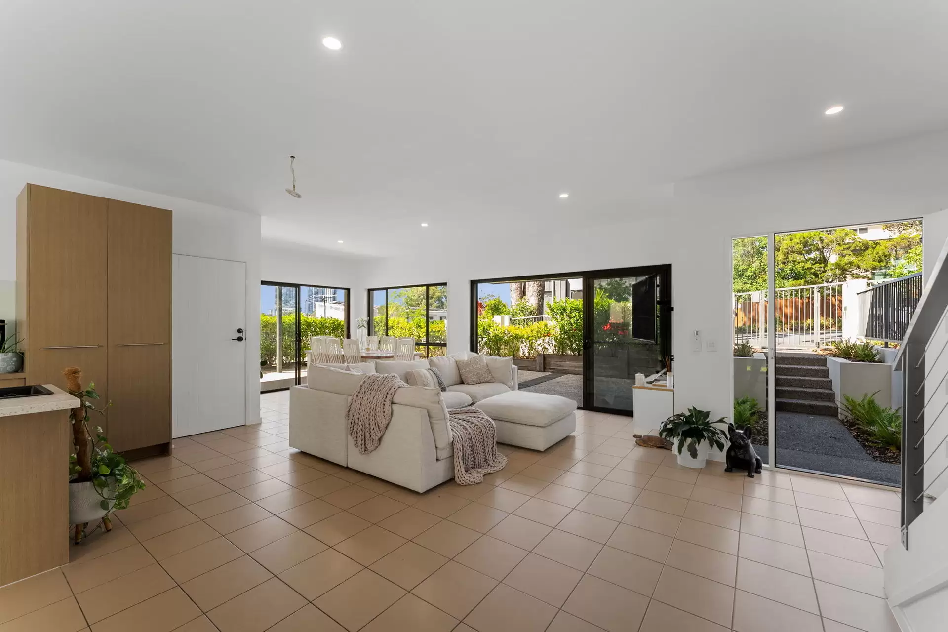 1/6 Egerton Street, Southport Sold by Queensland Sotheby's International Realty - image 1