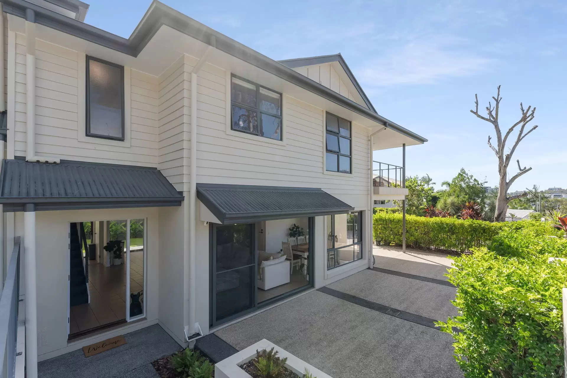 1/6 Egerton Street, Southport Sold by Queensland Sotheby's International Realty - image 1