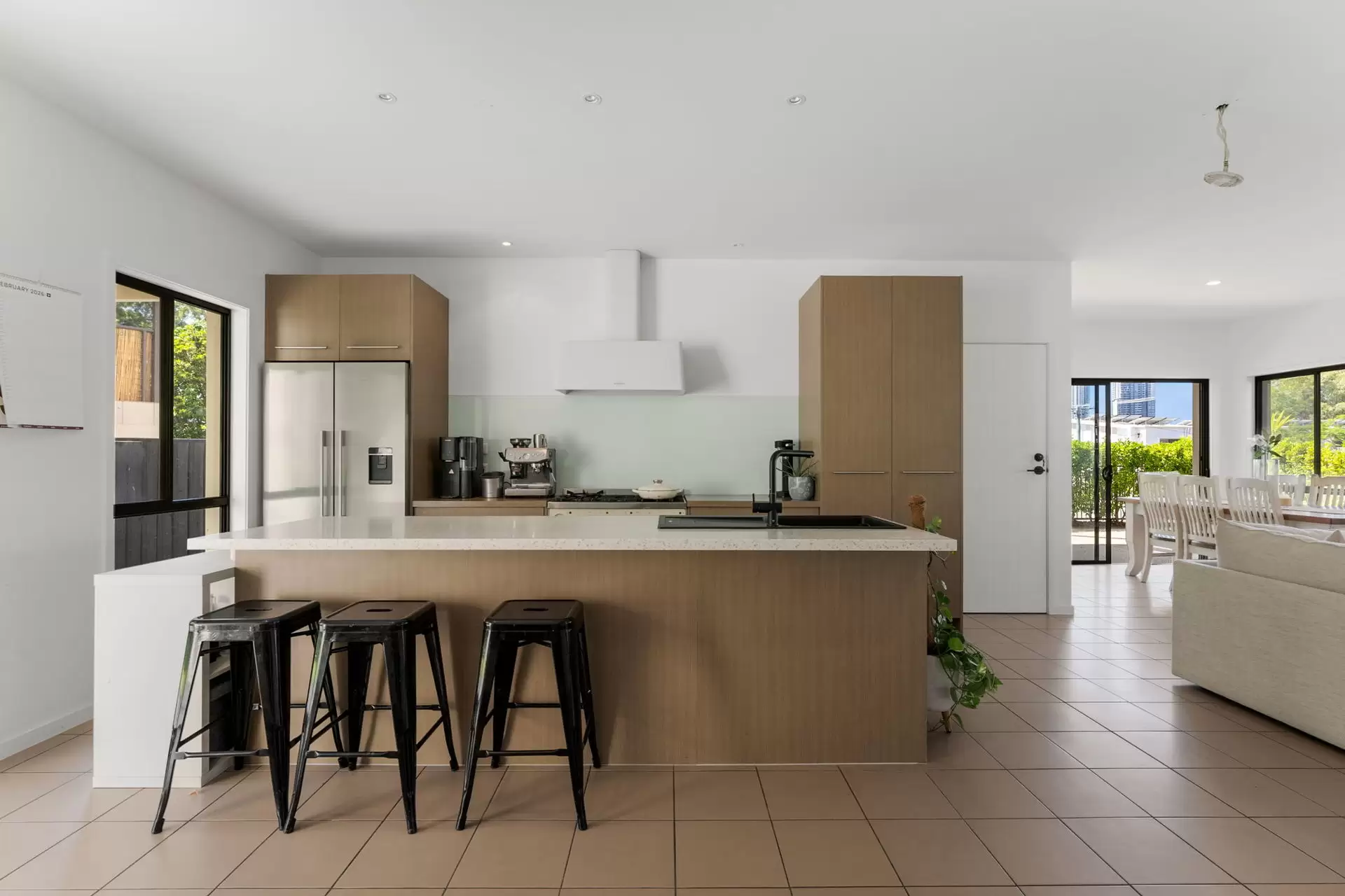 1/6 Egerton Street, Southport Sold by Queensland Sotheby's International Realty - image 1