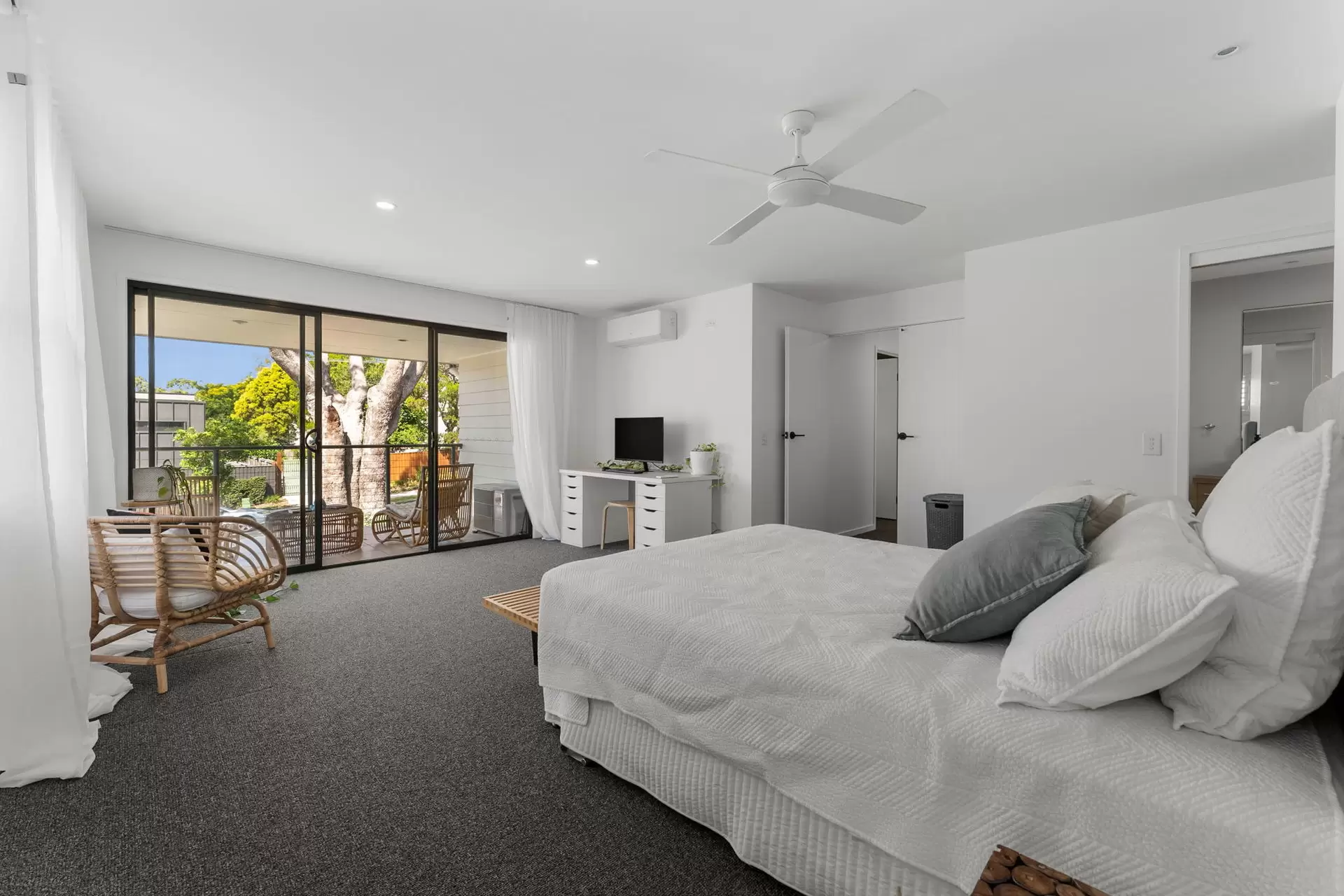 1/6 Egerton Street, Southport Sold by Queensland Sotheby's International Realty - image 1