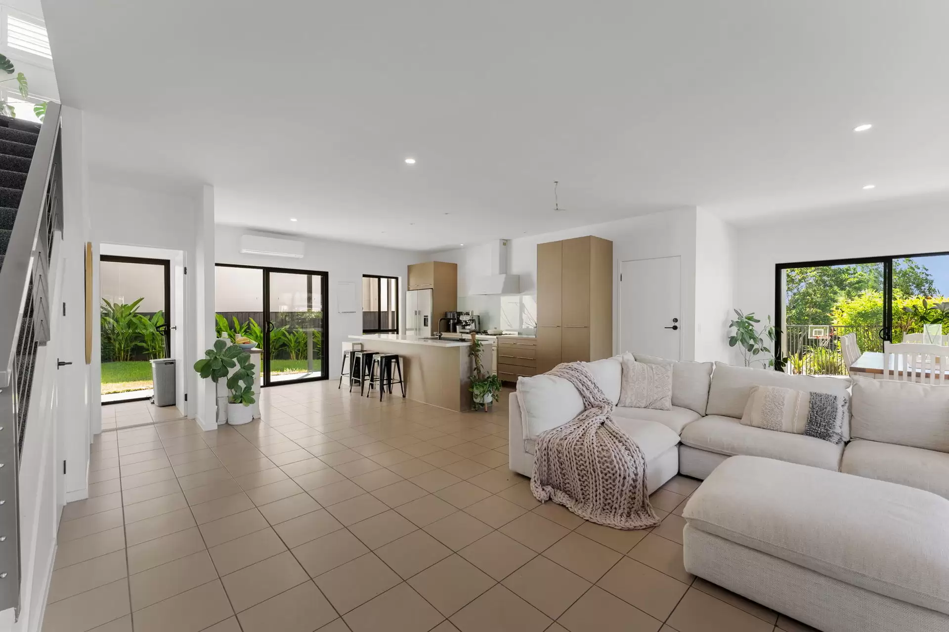 1/6 Egerton Street, Southport Sold by Queensland Sotheby's International Realty - image 1