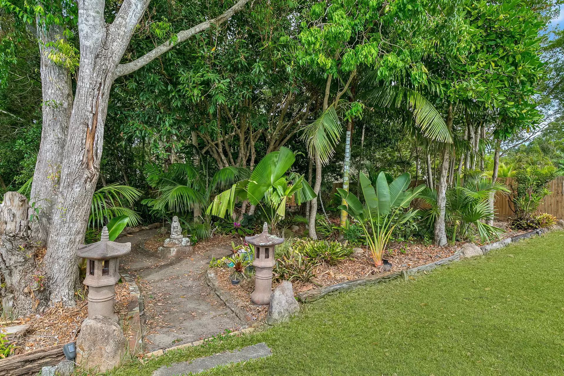 1 Cockateil Court, Thornlands Sold by Queensland Sotheby's International Realty - image 1