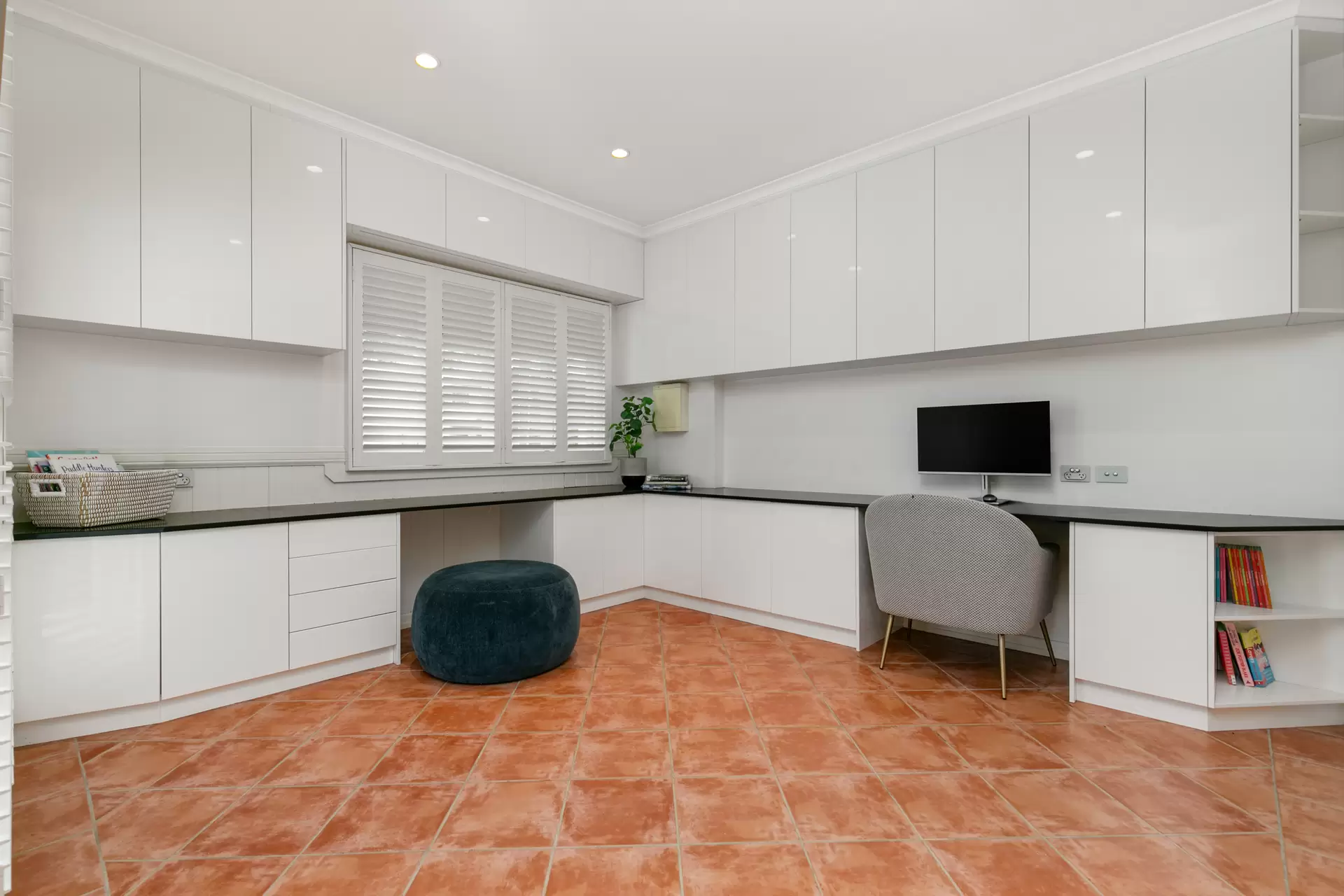 44 Little Shore Street, Cleveland Sold by Queensland Sotheby's International Realty - image 1