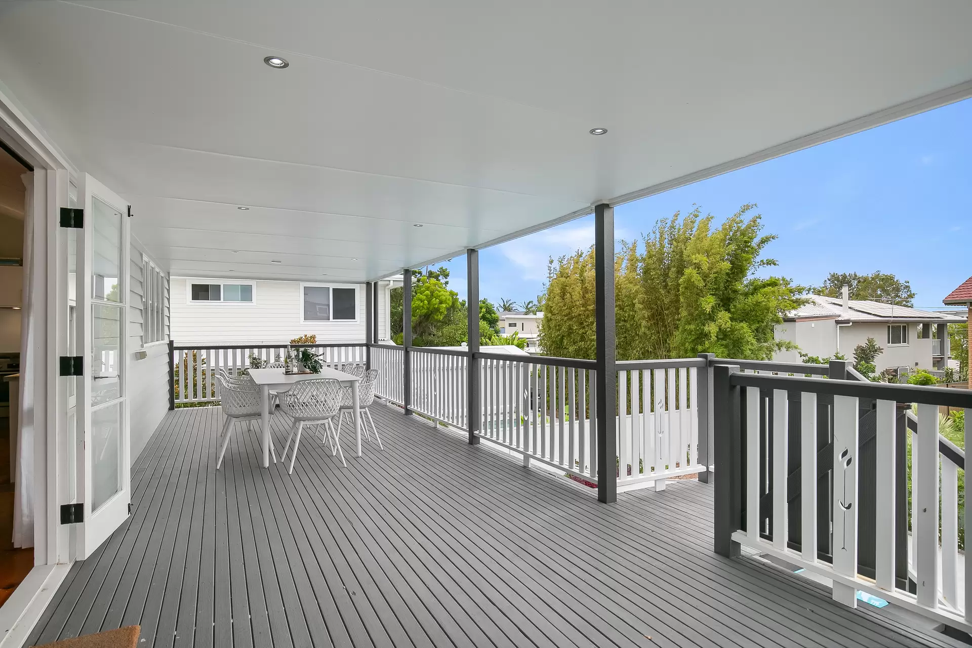 44 Little Shore Street, Cleveland Sold by Queensland Sotheby's International Realty - image 1