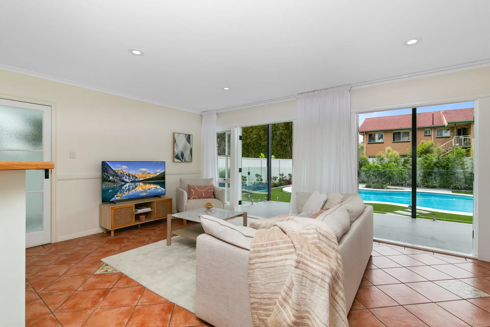 44 Little Shore Street, Cleveland Sold by Queensland Sotheby's International Realty - image 1