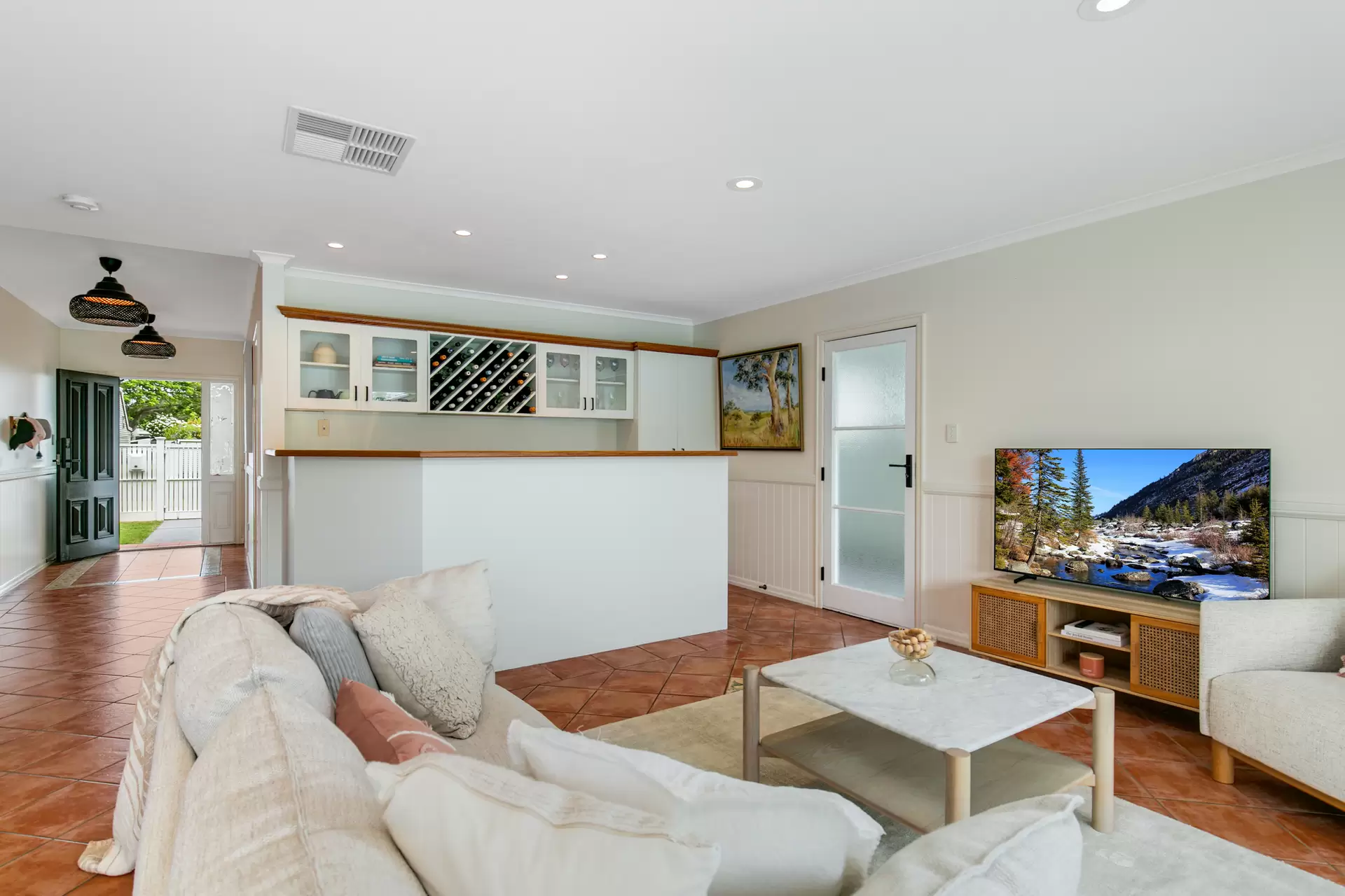 44 Little Shore Street, Cleveland Sold by Queensland Sotheby's International Realty - image 1