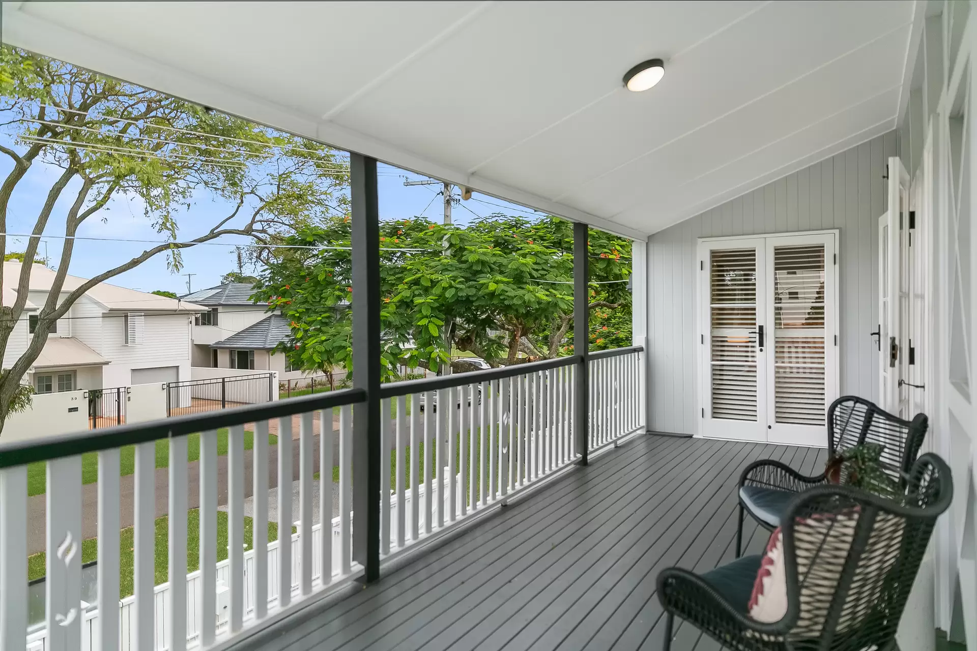 44 Little Shore Street, Cleveland Sold by Queensland Sotheby's International Realty - image 1