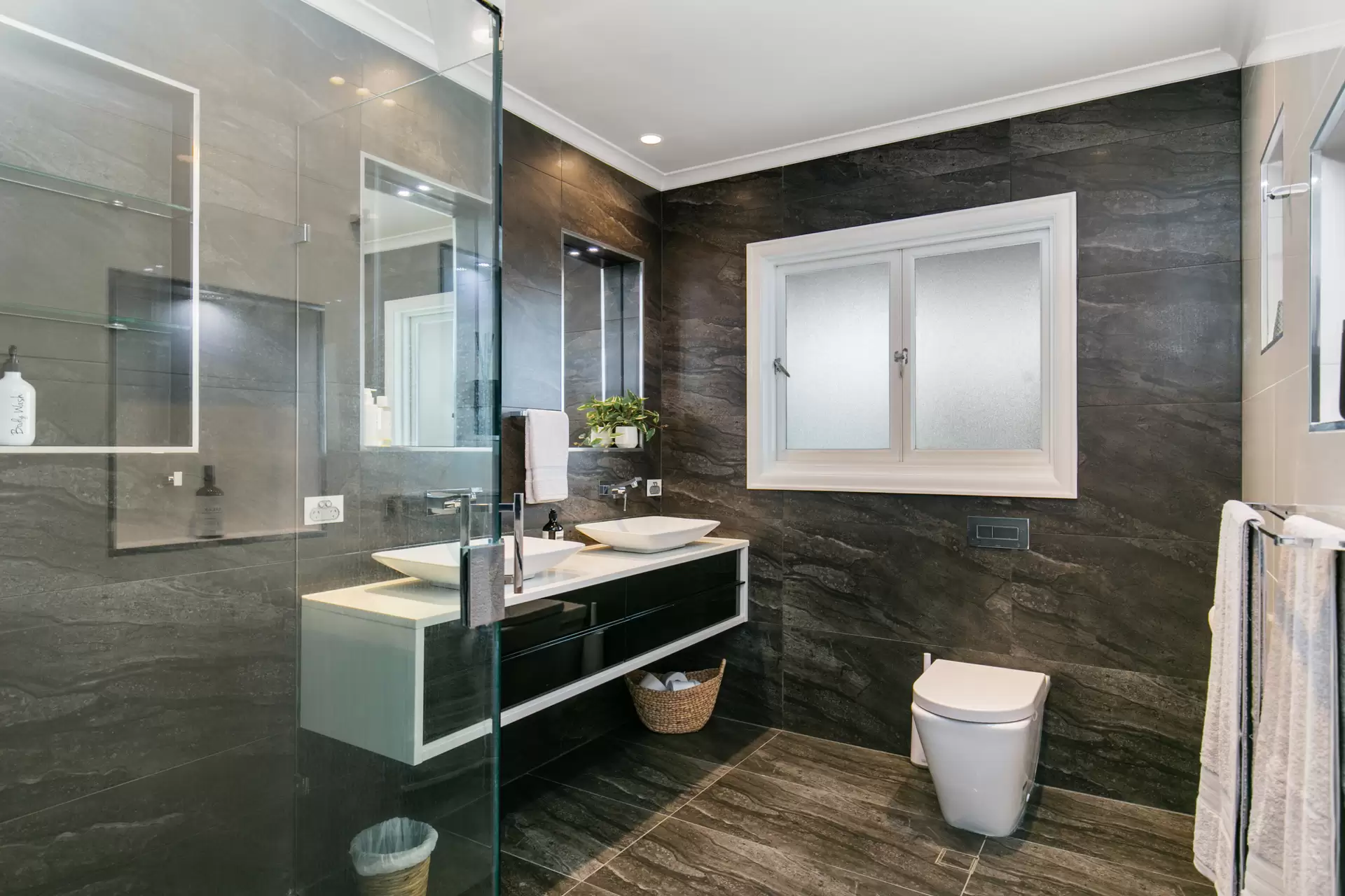 44 Little Shore Street, Cleveland Sold by Queensland Sotheby's International Realty - image 1