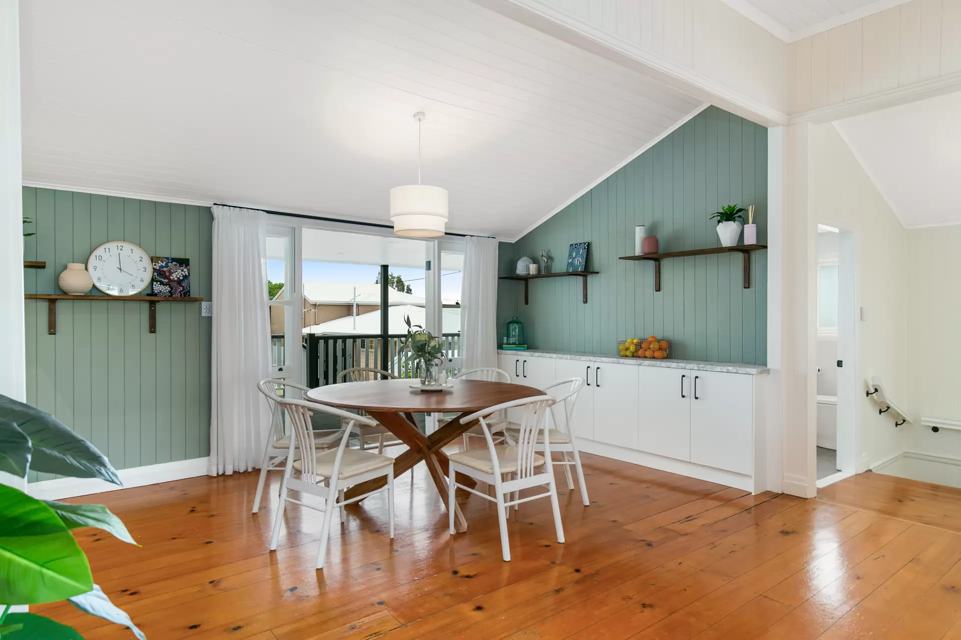 44 Little Shore Street, Cleveland Sold by Queensland Sotheby's International Realty - image 1
