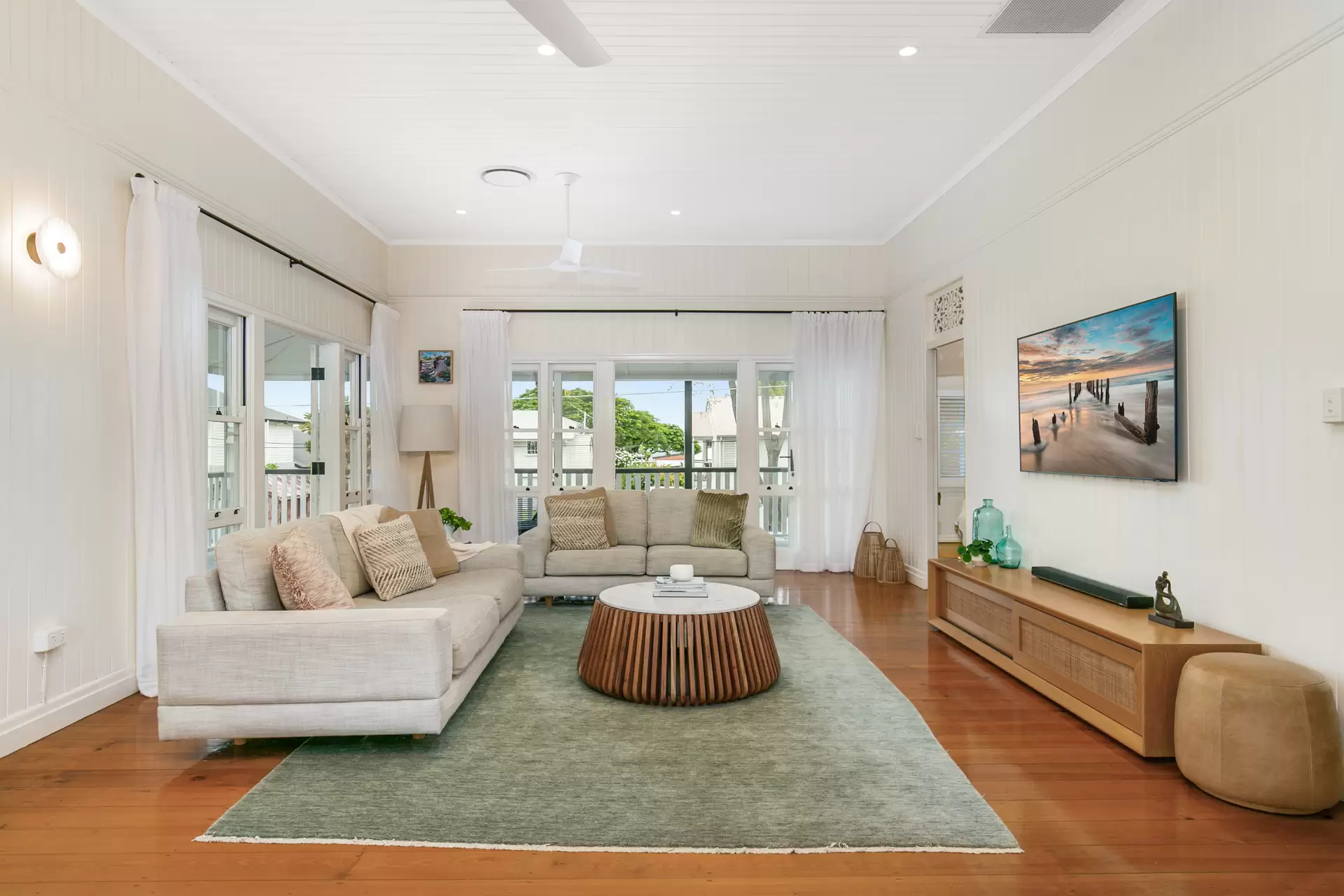 44 Little Shore Street, Cleveland Sold by Queensland Sotheby's International Realty - image 1