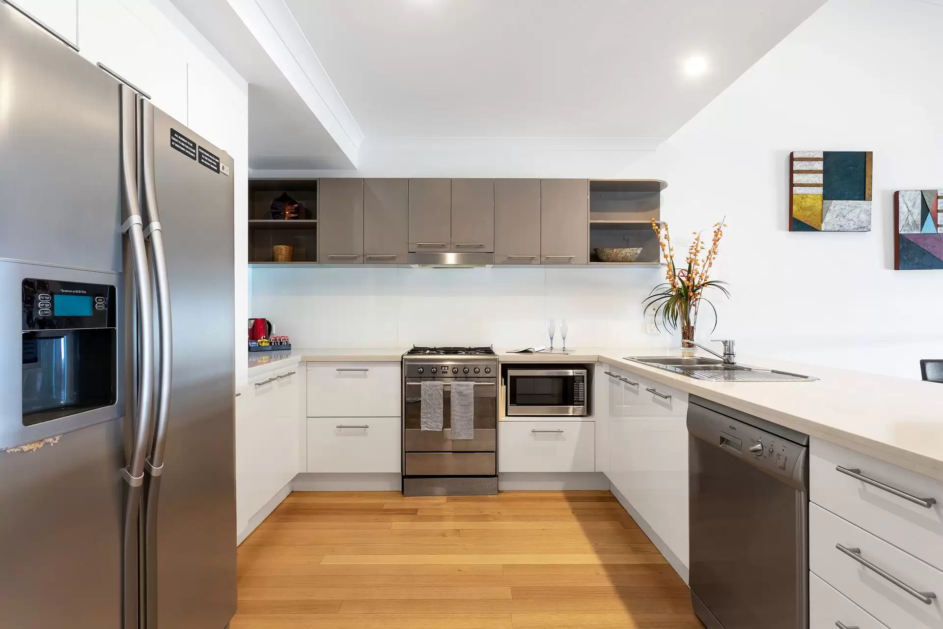 27/5 Acacia Drive, Hamilton Island Sold by Queensland Sotheby's International Realty - image 1