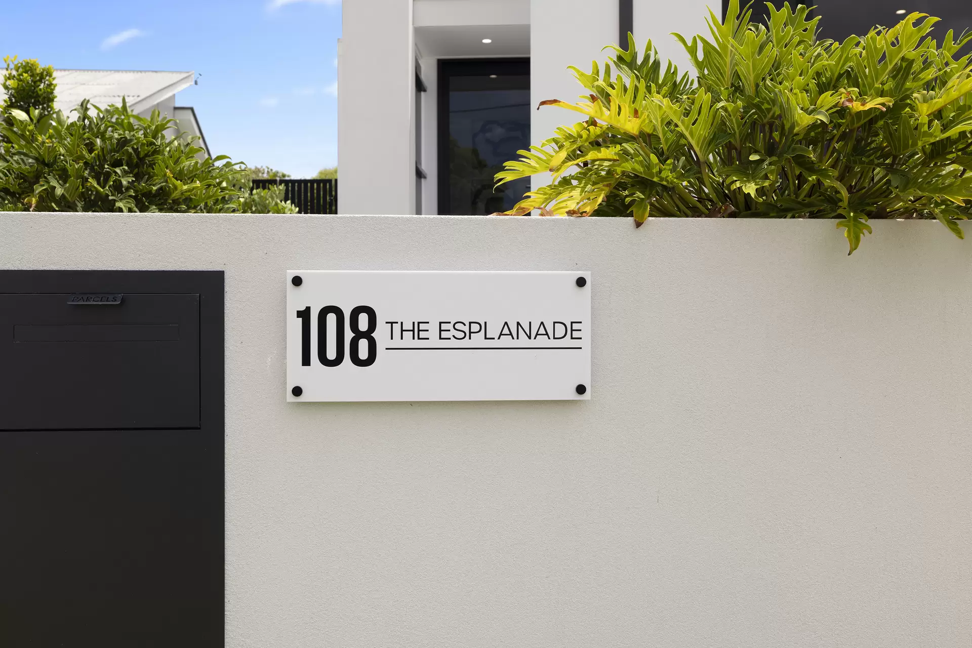 108 Esplanade, Point Vernon Sold by Queensland Sotheby's International Realty - image 1