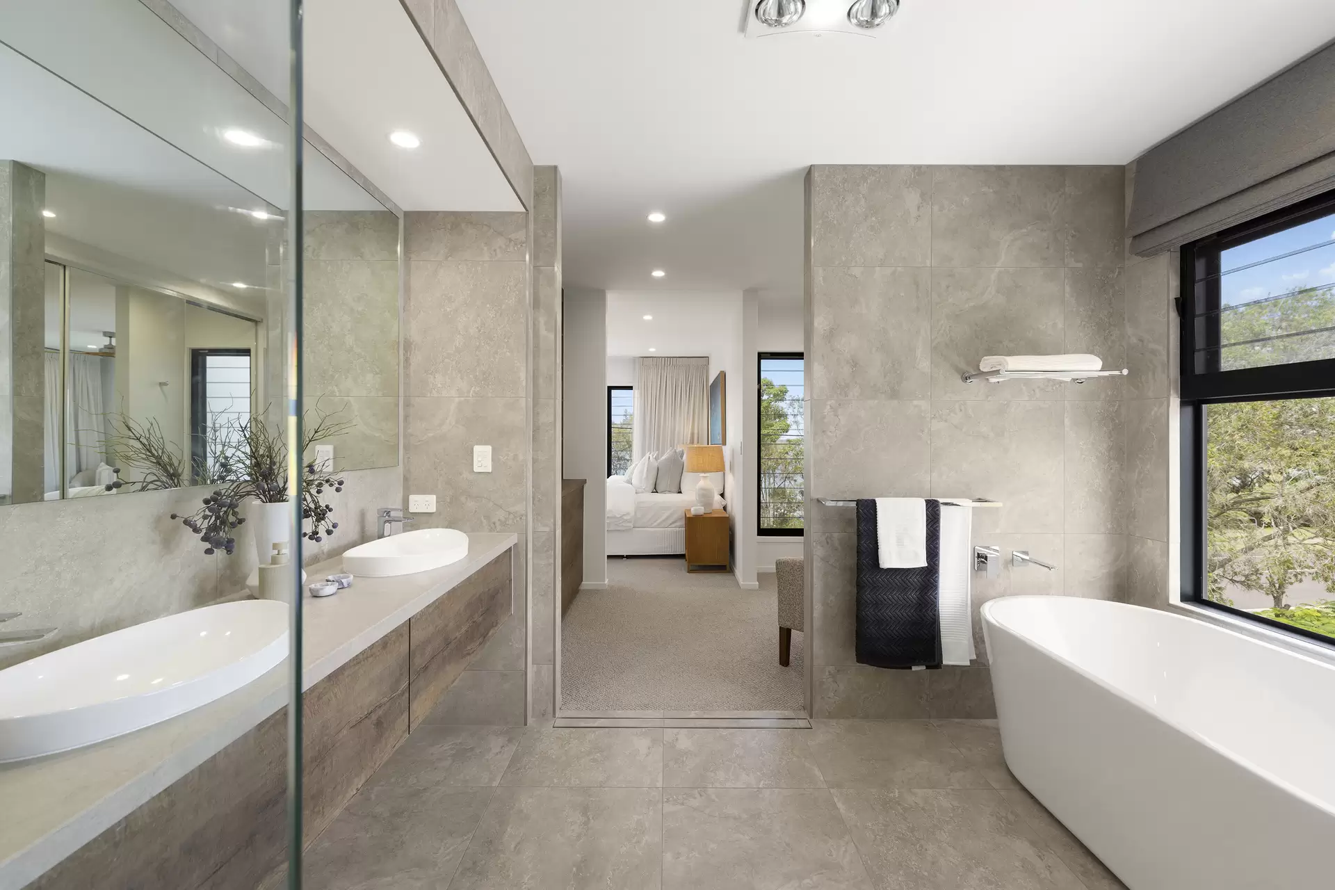 108 Esplanade, Point Vernon Sold by Queensland Sotheby's International Realty - image 1