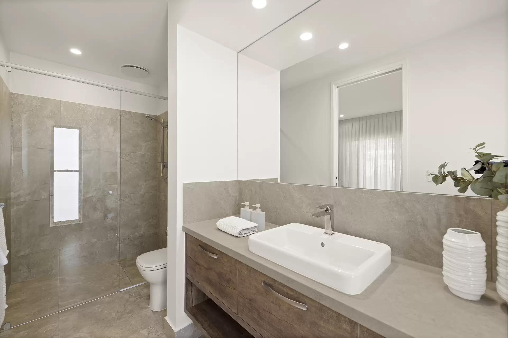 108 Esplanade, Point Vernon Sold by Queensland Sotheby's International Realty - image 1