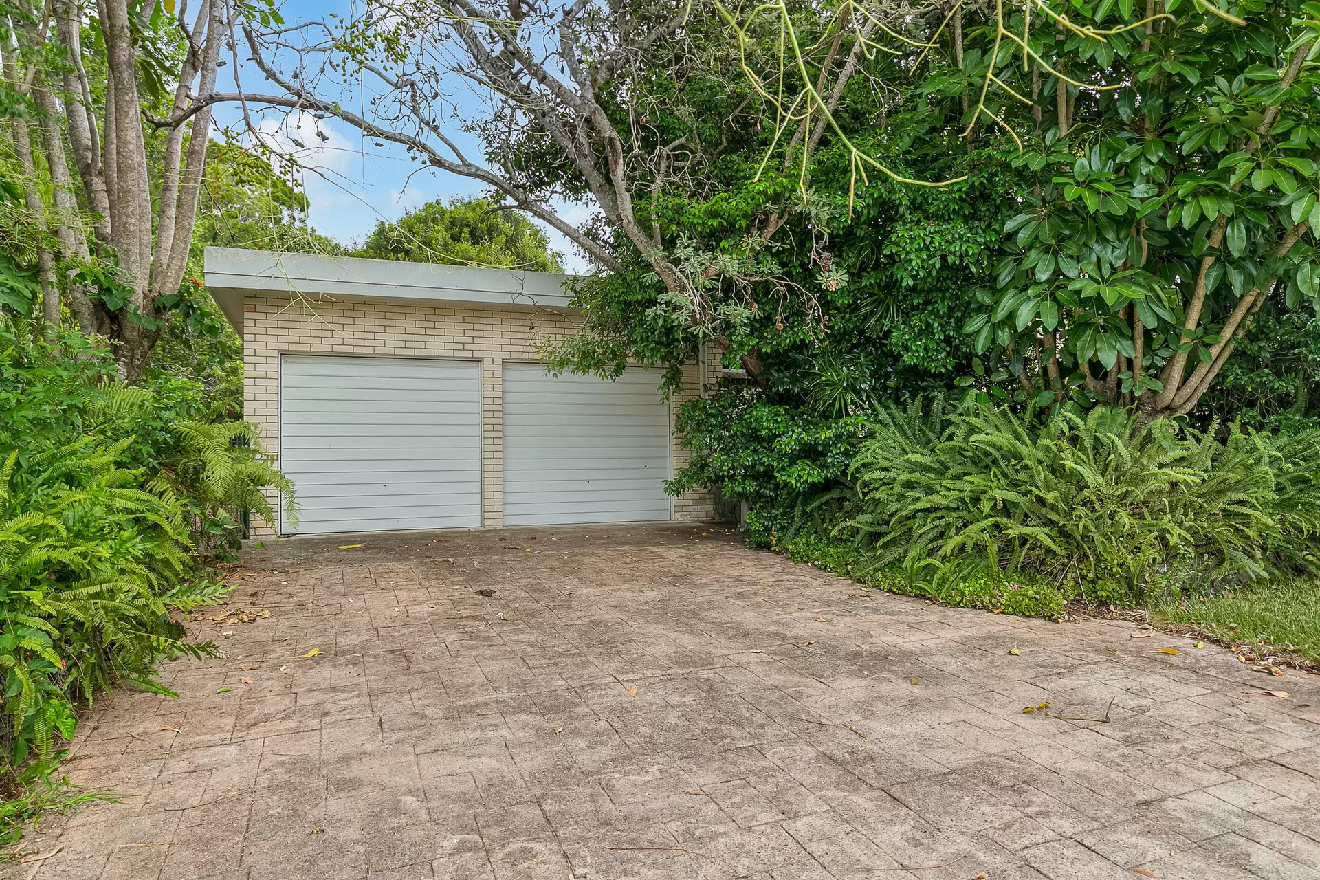 13 Valantine Road, Capalaba Sold by Queensland Sotheby's International Realty - image 1
