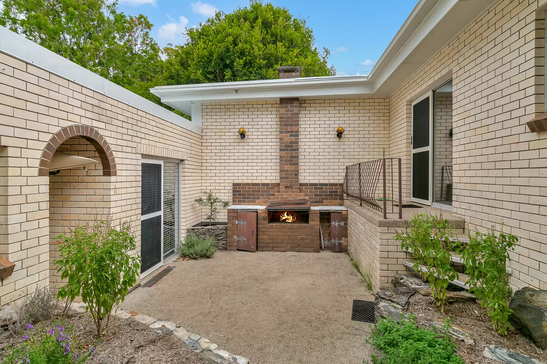 13 Valantine Road, Capalaba Sold by Queensland Sotheby's International Realty - image 1