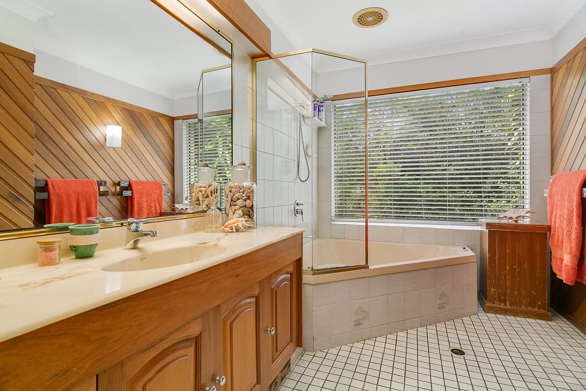 13 Valantine Road, Capalaba Sold by Queensland Sotheby's International Realty - image 1