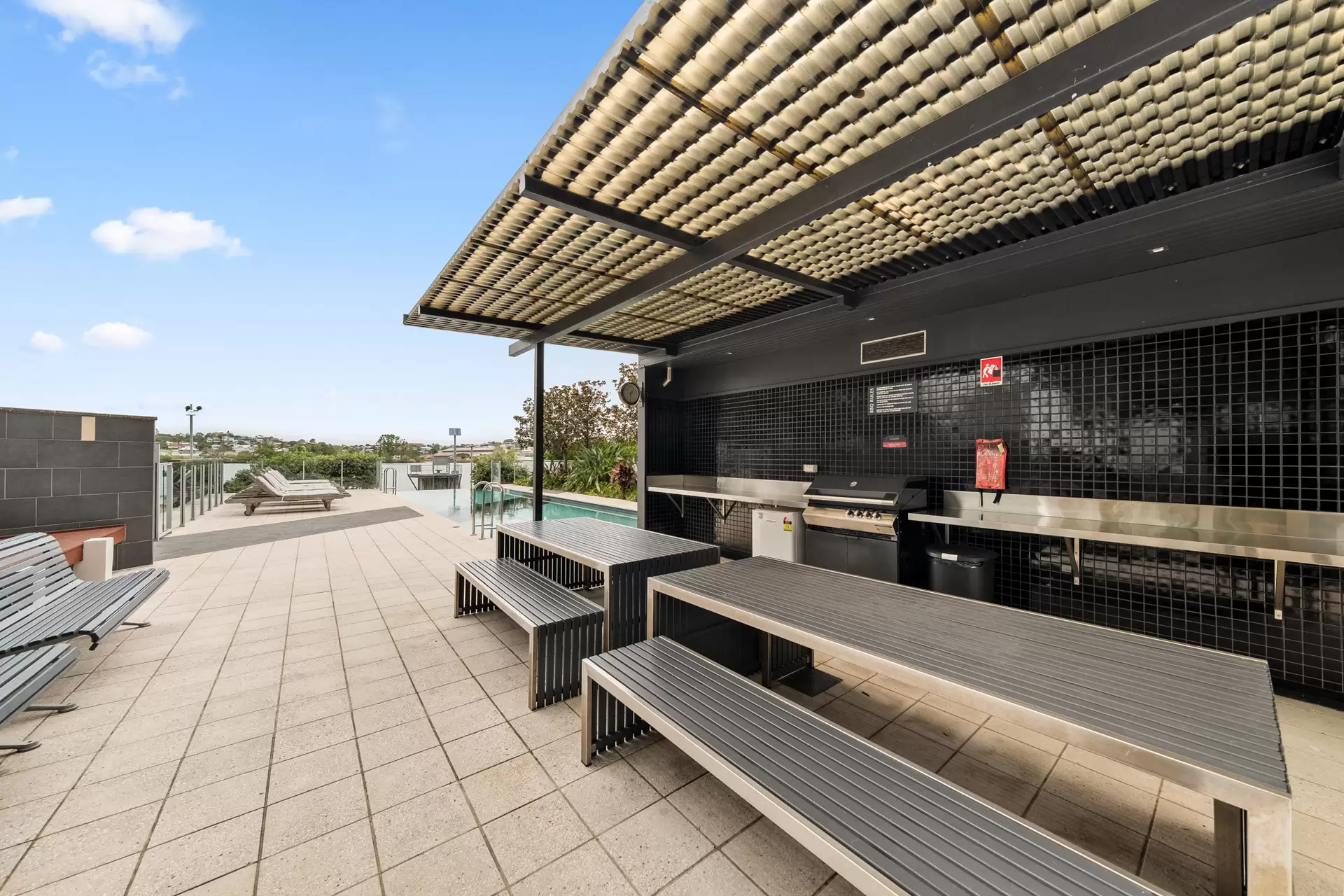 107/37 Harbour Road, Hamilton Sold by Queensland Sotheby's International Realty - image 1