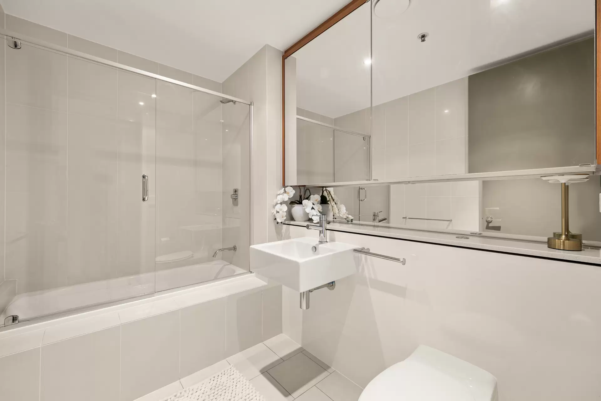 107/37 Harbour Road, Hamilton Sold by Queensland Sotheby's International Realty - image 1