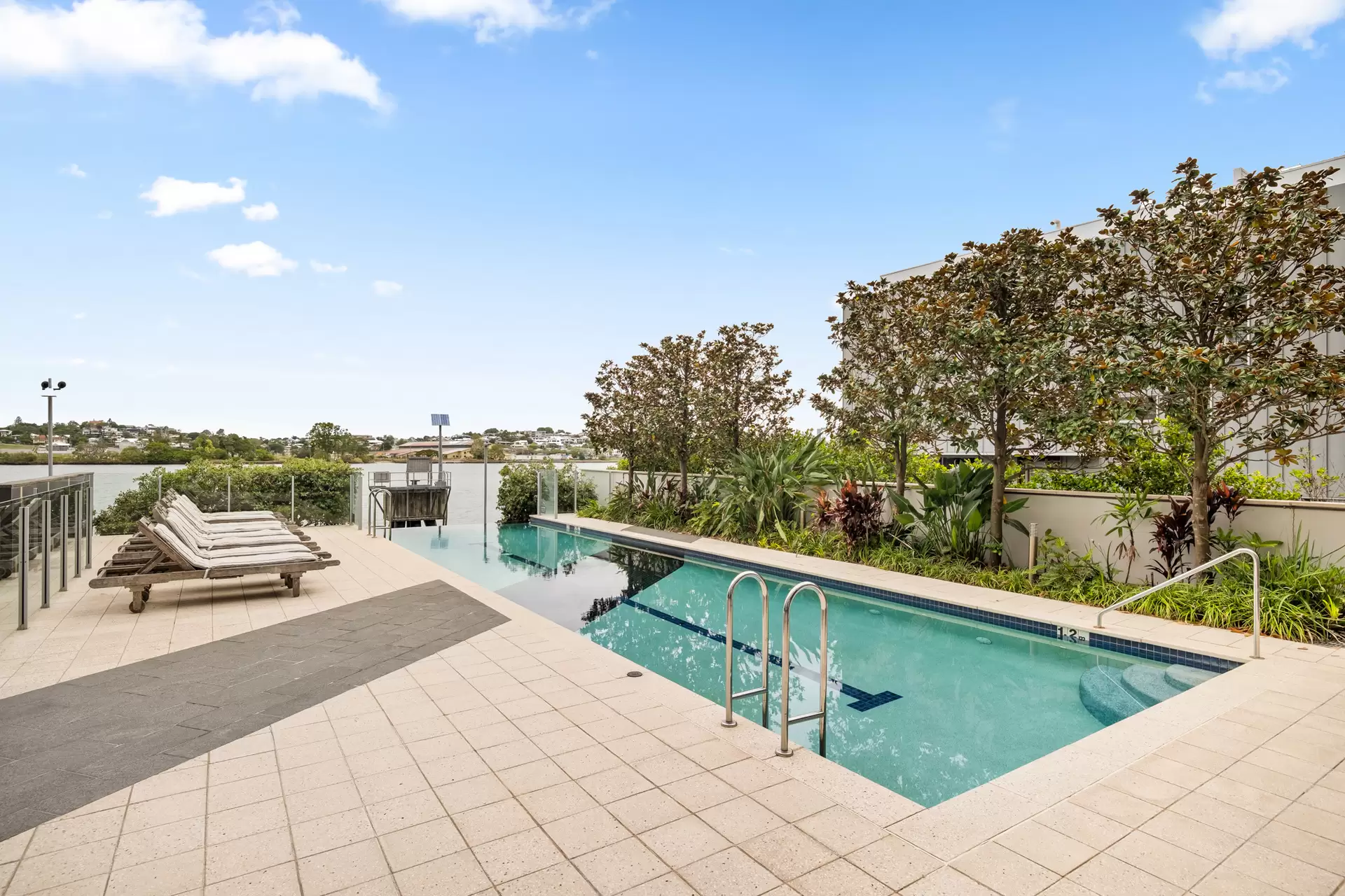 107/37 Harbour Road, Hamilton Sold by Queensland Sotheby's International Realty - image 1