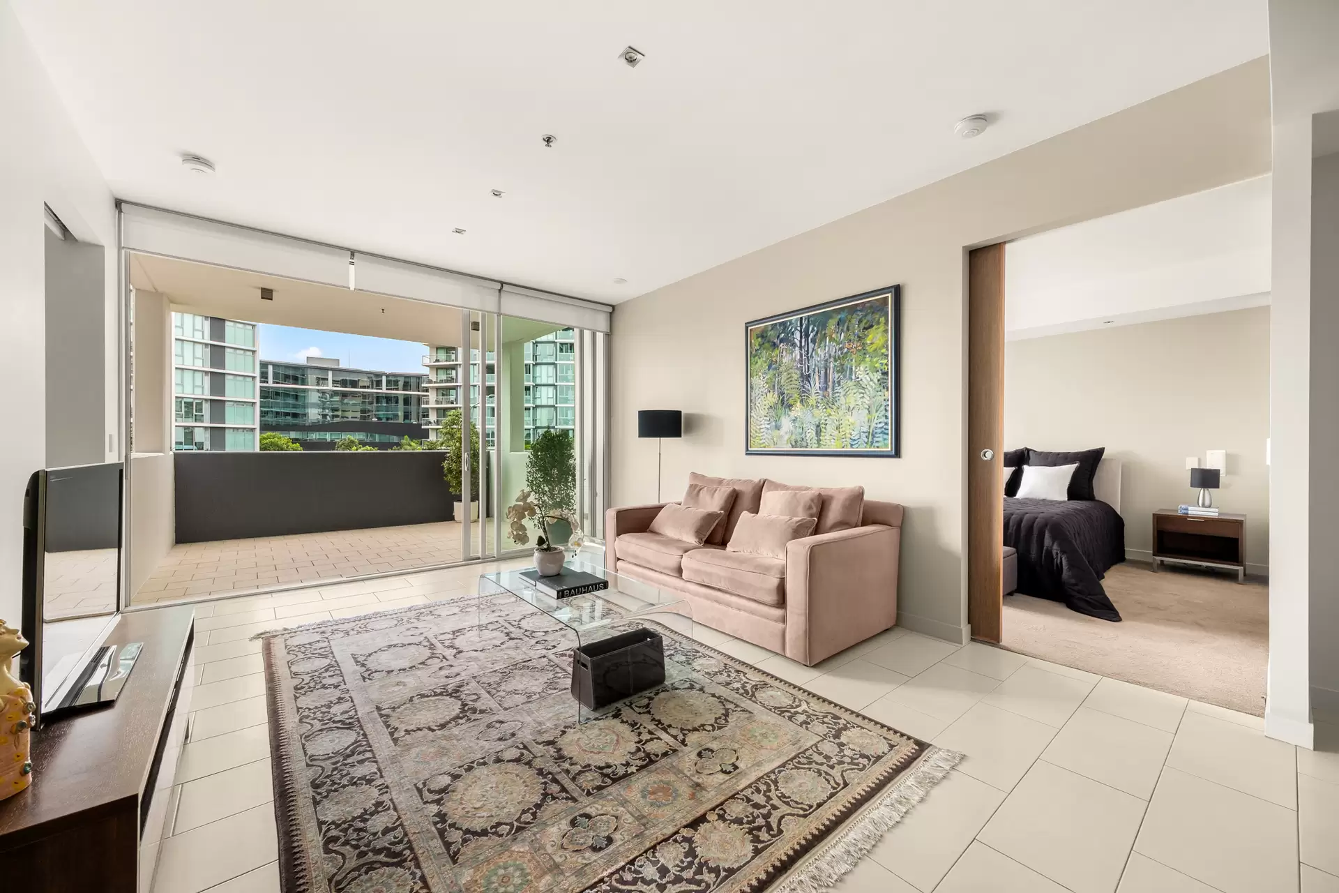 107/37 Harbour Road, Hamilton Sold by  - image 1