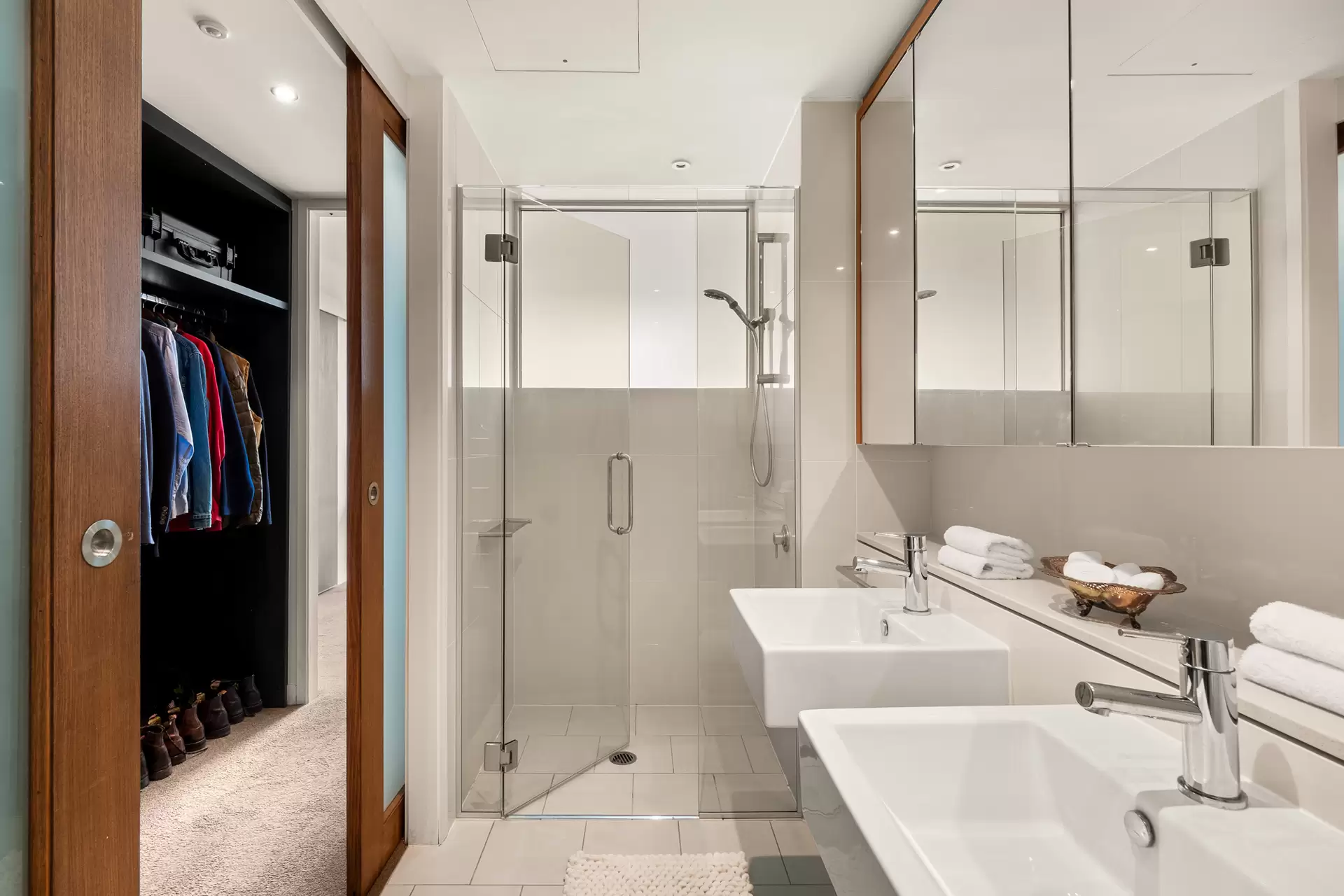 107/37 Harbour Road, Hamilton Sold by Queensland Sotheby's International Realty - image 1