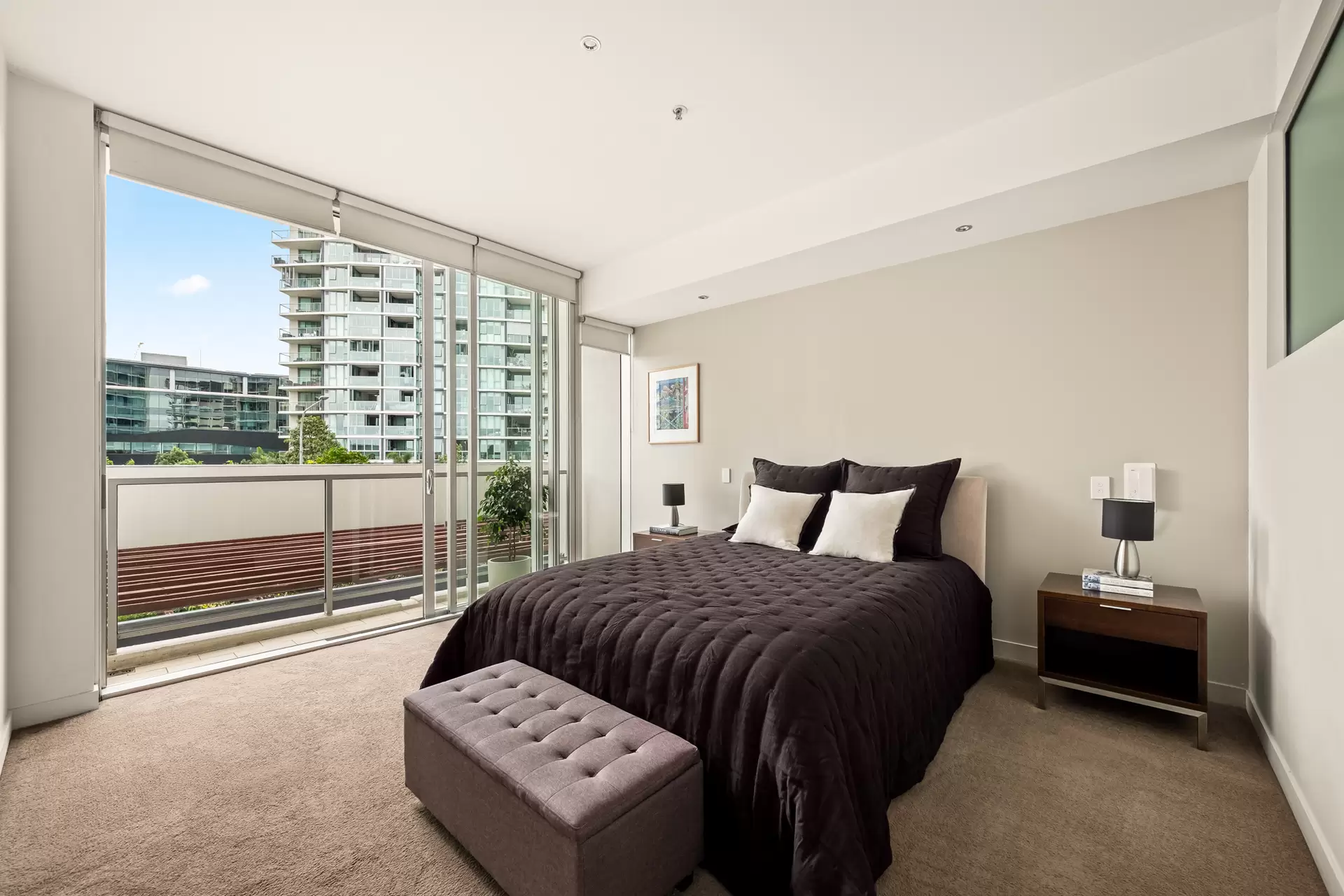 107/37 Harbour Road, Hamilton Sold by Queensland Sotheby's International Realty - image 1