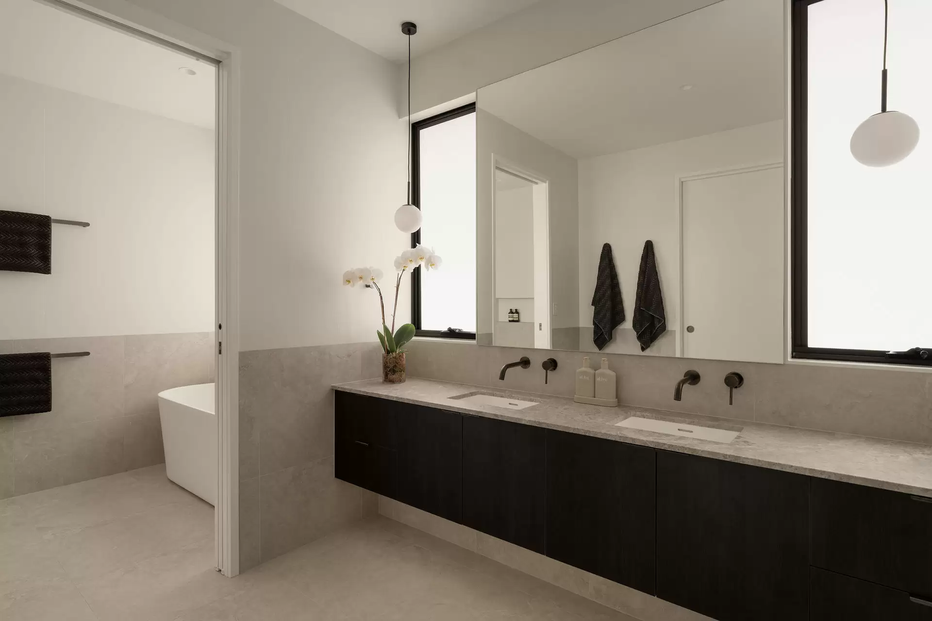 31 Glassey Street, Red Hill Sold by Queensland Sotheby's International Realty - image 1