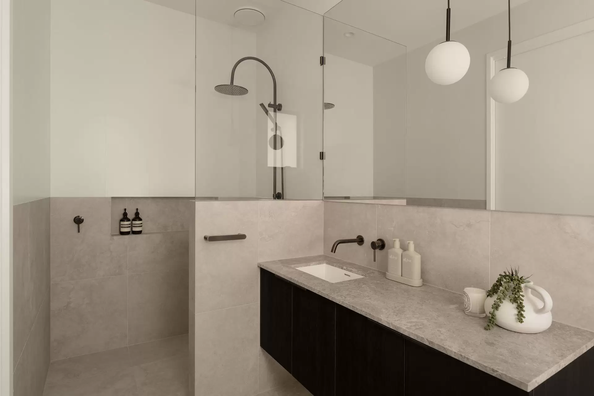 31 Glassey Street, Red Hill Sold by Queensland Sotheby's International Realty - image 1