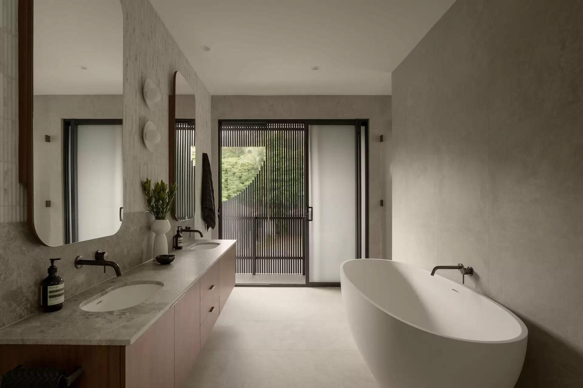 31 Glassey Street, Red Hill Sold by Queensland Sotheby's International Realty - image 1