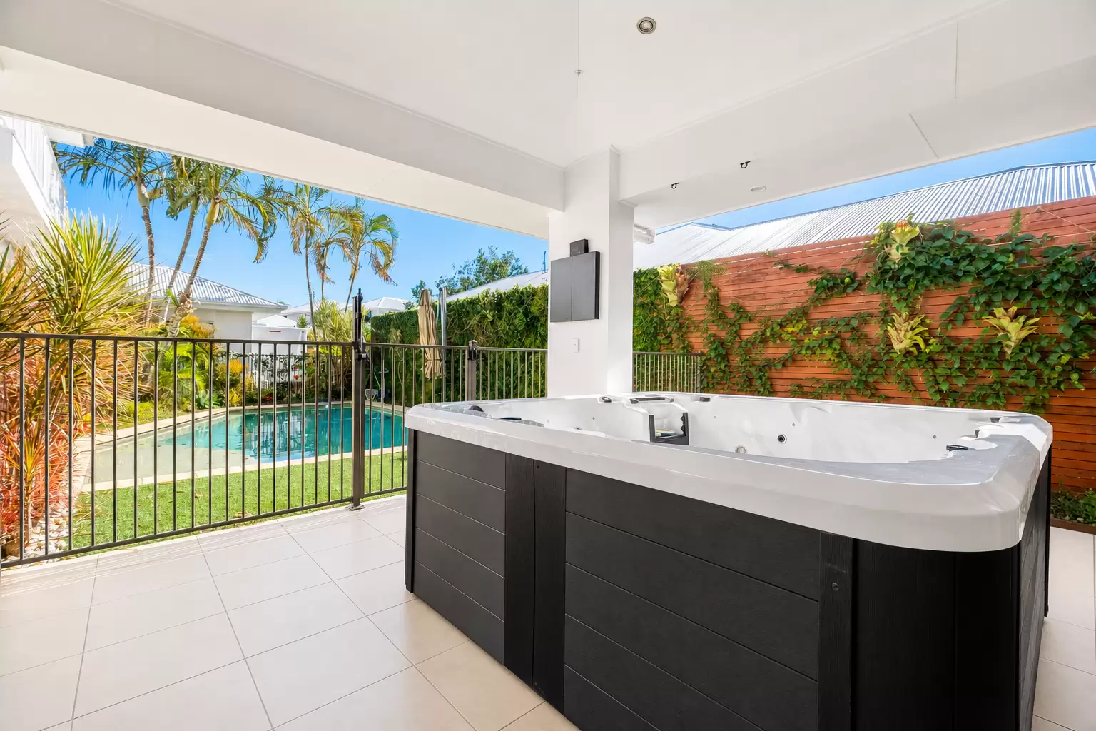 75 Baywater Drive, Twin Waters Sold by Queensland Sotheby's International Realty - image 1