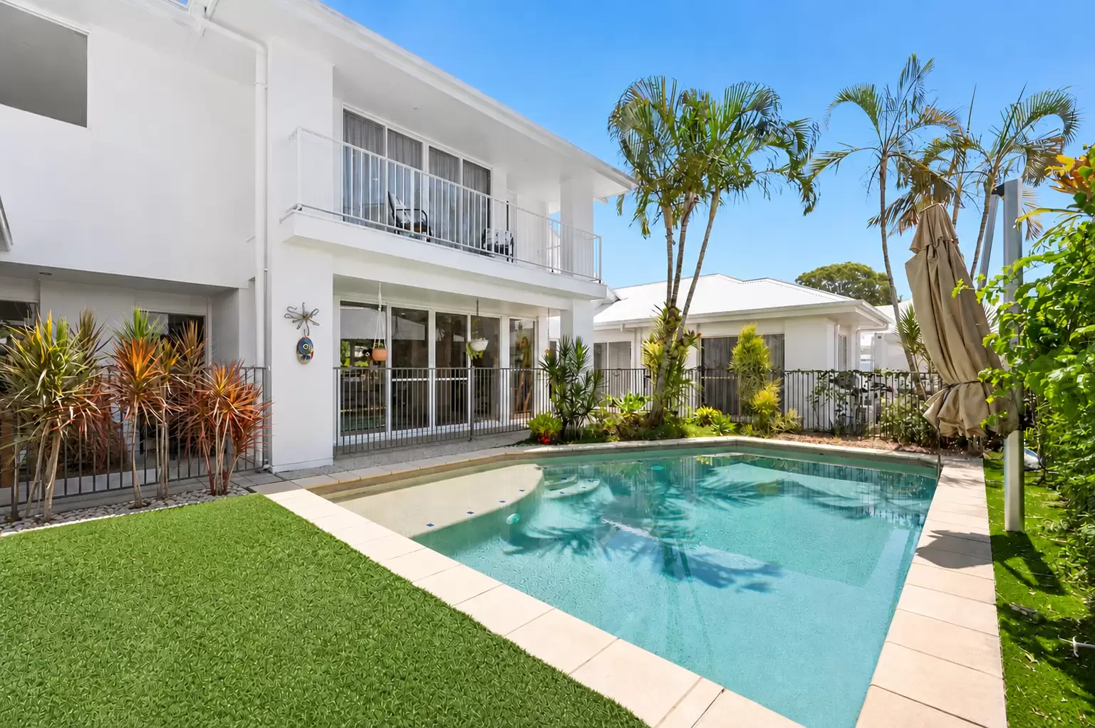 75 Baywater Drive, Twin Waters Sold by Queensland Sotheby's International Realty - image 1