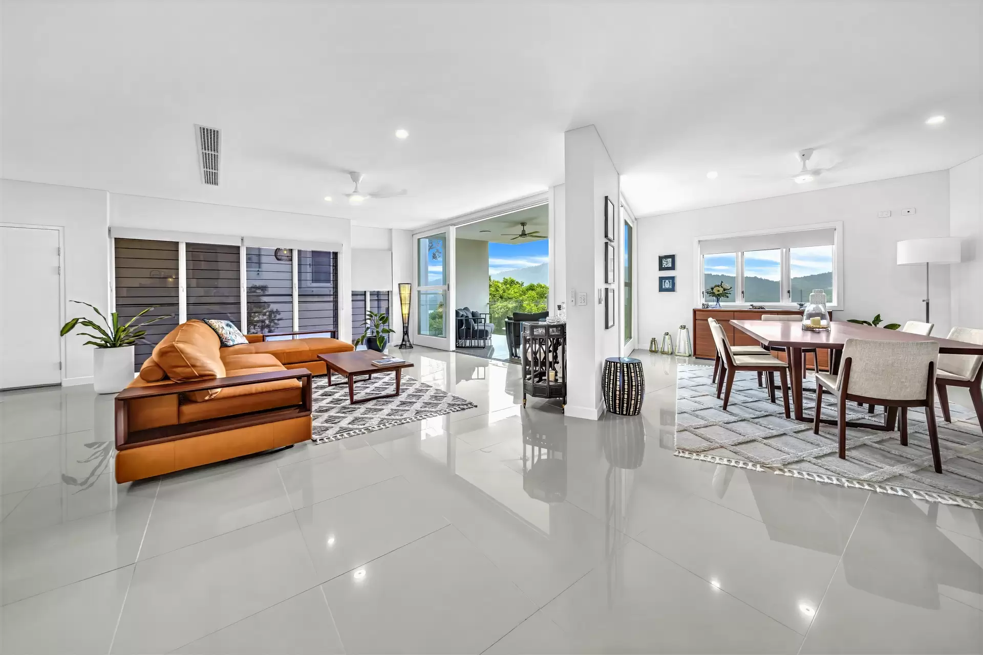 25 Airlie View, Airlie Beach Sold by Queensland Sotheby's International Realty - image 1