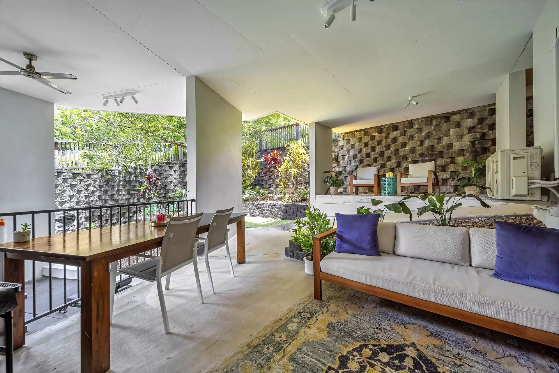 25 Airlie View, Airlie Beach Sold by Queensland Sotheby's International Realty - image 1
