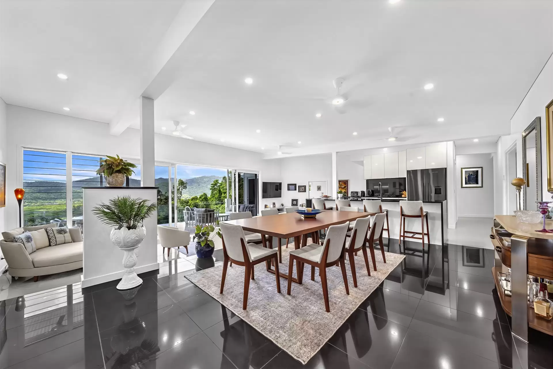 25 Airlie View, Airlie Beach Sold by Queensland Sotheby's International Realty - image 1