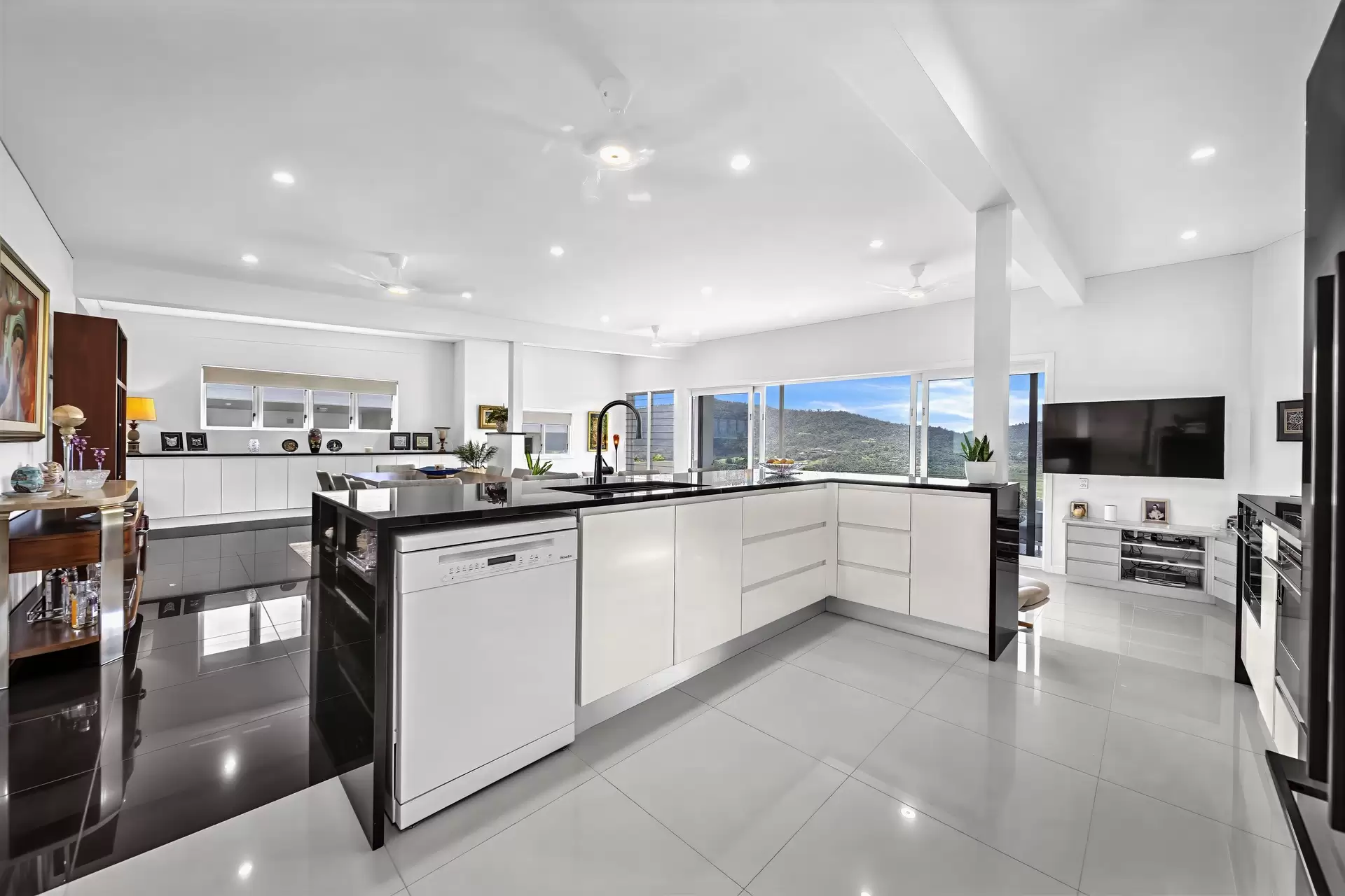 25 Airlie View, Airlie Beach Sold by Queensland Sotheby's International Realty - image 1
