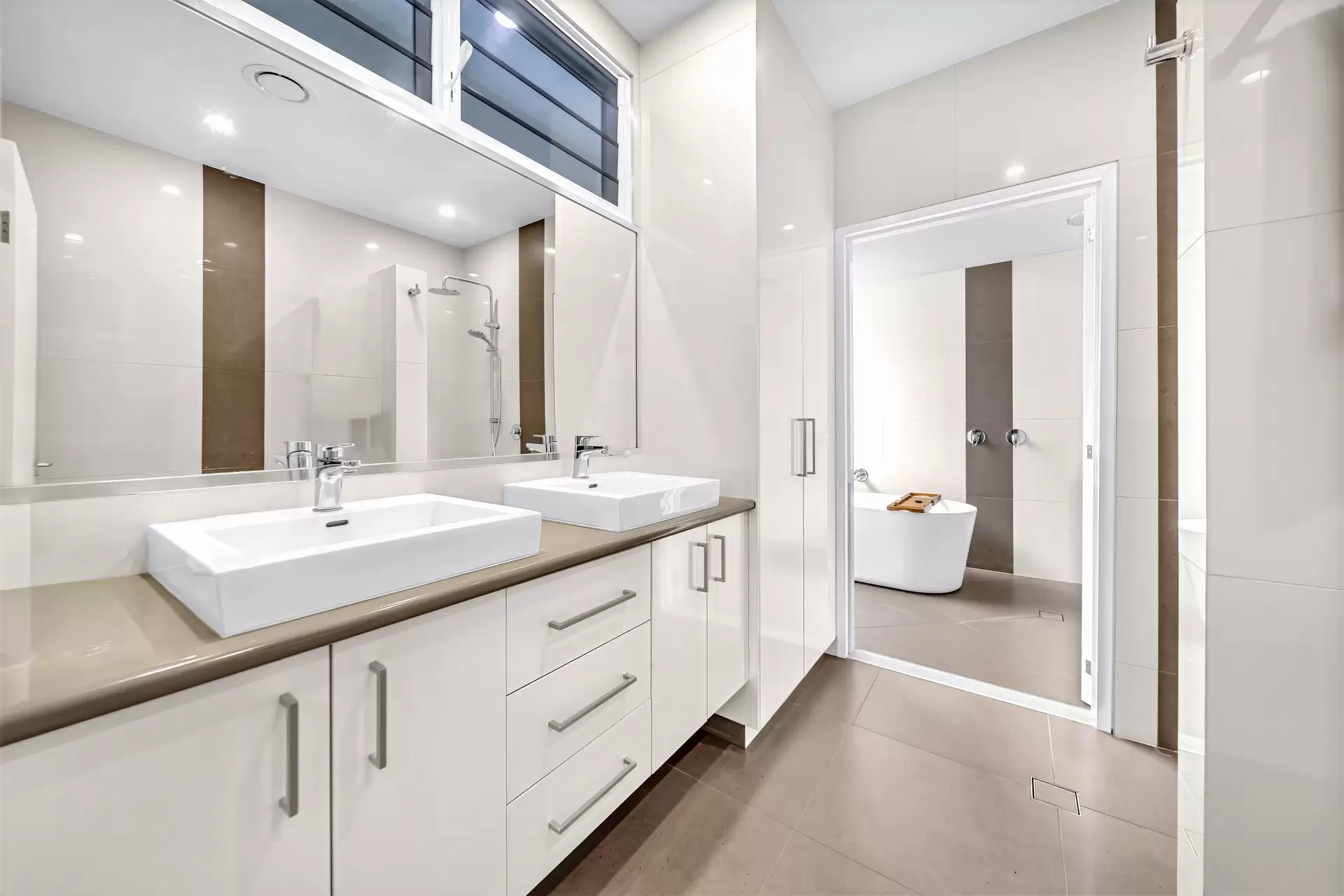 25 Airlie View, Airlie Beach Sold by Queensland Sotheby's International Realty - image 1