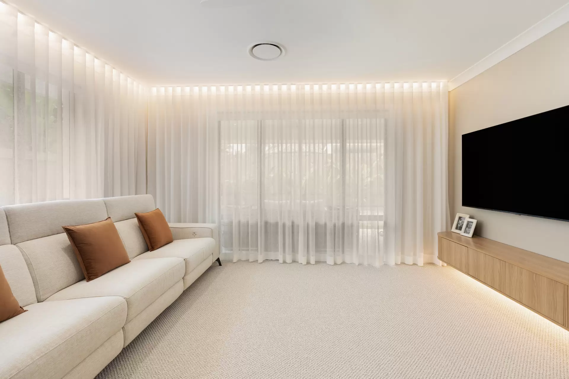 21 Greenside Court, Peregian Springs Sold by Queensland Sotheby's International Realty - image 1