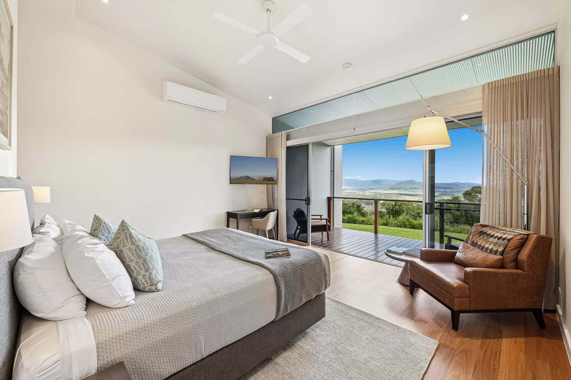 139 Lutter Road, Charlwood For Sale by Queensland Sotheby's International Realty - image 1